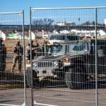 Las autoridades de Texas implementan varias medidas para evitar la migración irregular y ahora piensa construir una base militar. (Foto Prensa Libre: AFP) 