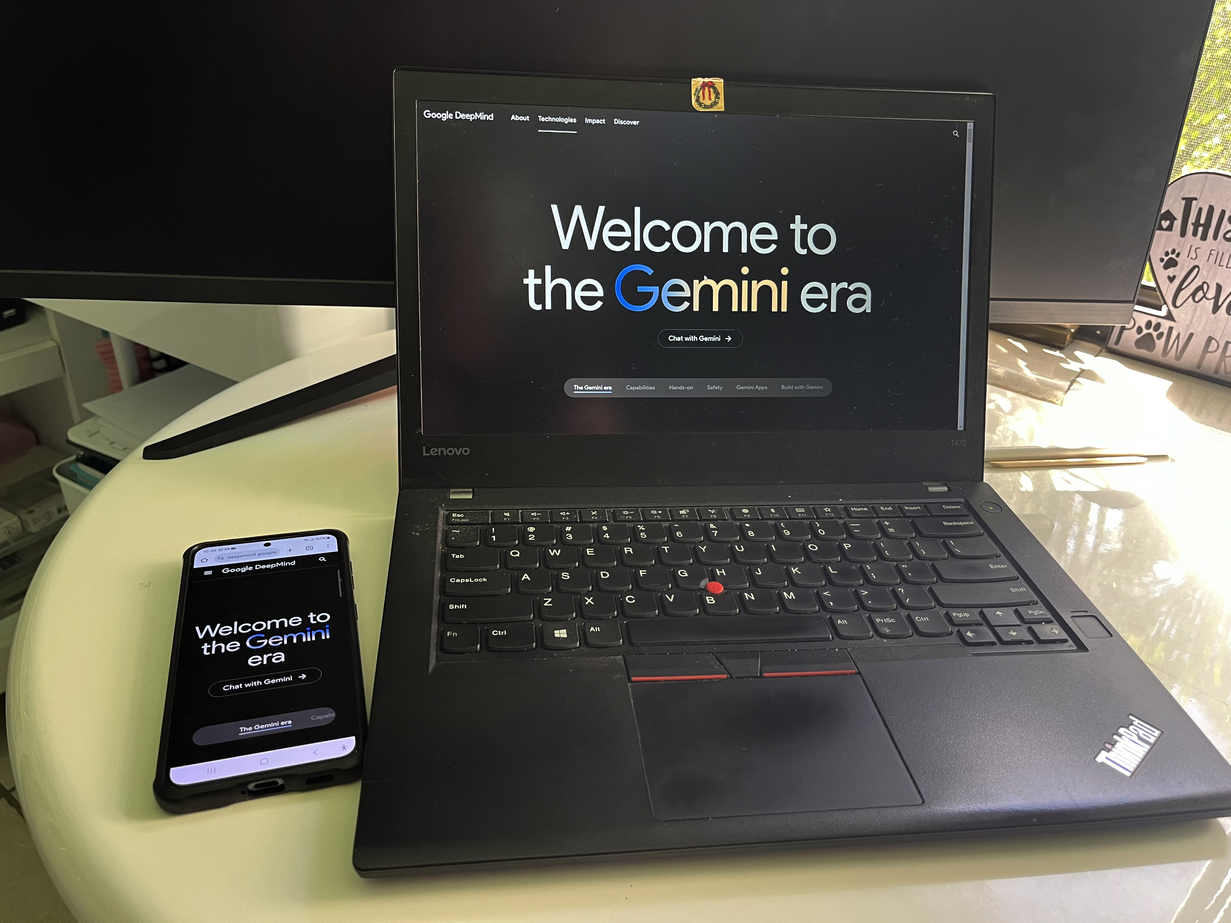 Una nueva aplicación móvil, disponible para iOS y Android, permitirá utilizar el chatbot de Google, rebautizado como Gemini. (Foto Prensa Libre: EFE/ Latif Kassidi)