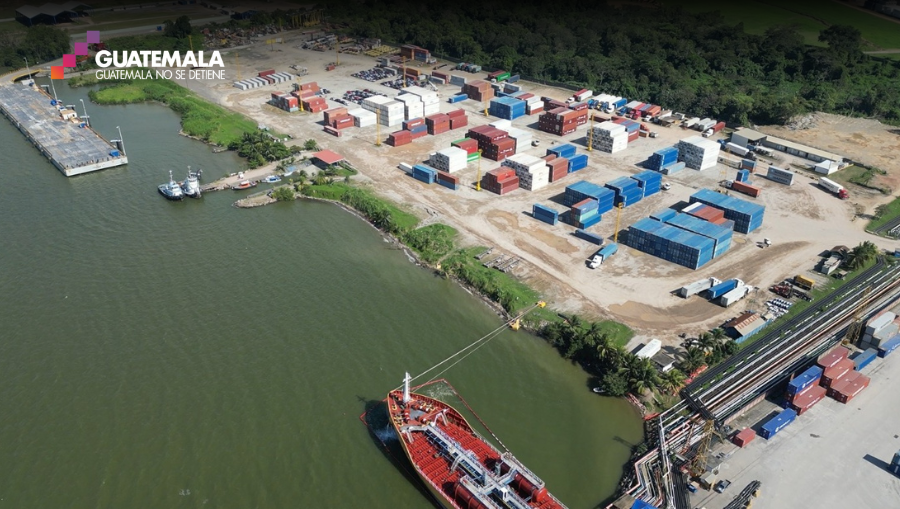 La ampliación de muelles en Santo Tomás de Castilla y Puerto Quetzal permitirá recibir buques más grandes en el país. (Foto Prensa Libre: Carlos Hernández)