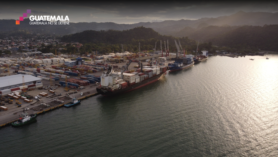 Guatemala necesita que buques de mayor calado ingresen en los muelles. (Foto Prensa Libre: Carlos Hernández)