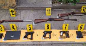 Algunos de los indicios que decomisaron autoridades durante diligencias por la desaparición del cantante Zoel Cruz. (Fotos Prensa Libre: MP) 