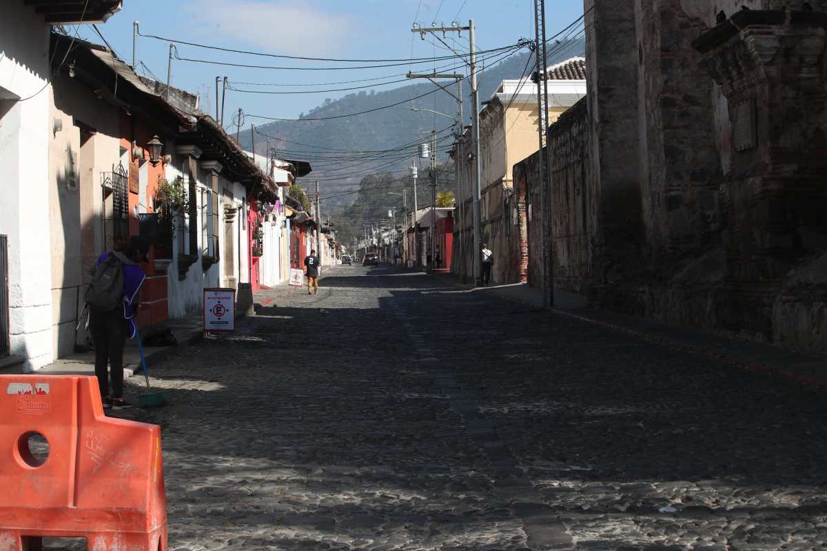 El ayuntamiento de Antigua Guatemala anunció que durante  los Domingos de Cuaresma, el Quinto Sábado de Cuaresma y del Viernes de Dolores al Domingo de Resurrección, se vivirán en una experiencia totalmente peatonal en la ciudad colonial. 

(Foto Prensa Libre: Byron Baiza)