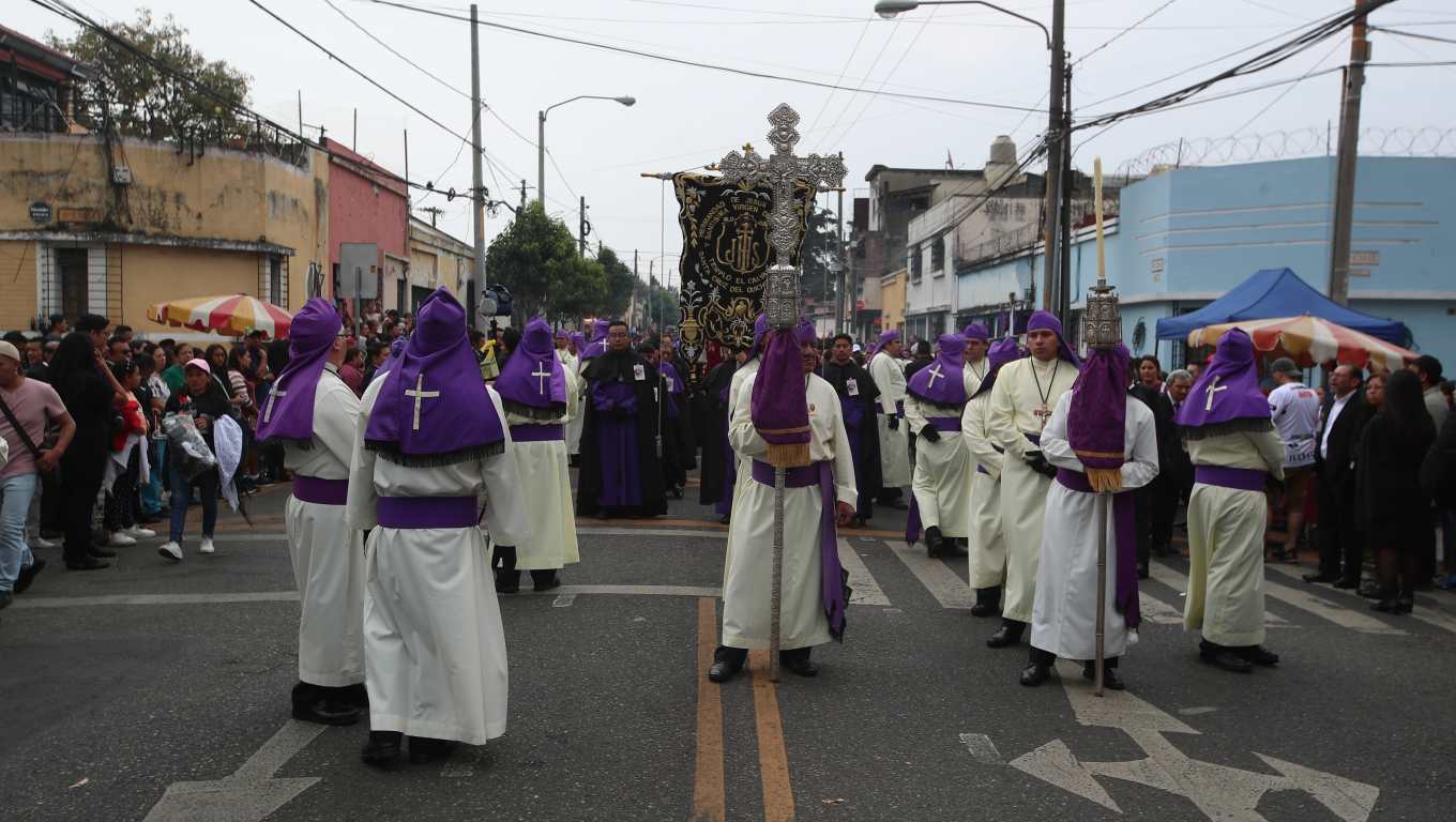El cortejo procesional de velación, de la Recolección, en este primer domingo de Cuaresma 2024. (Fotografía Prensa Libre: Byron Rivera Baiza).