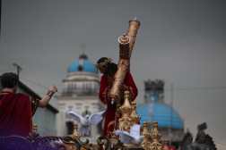 Cortejo Procesional de la Consagrada Imagen de Jesús Nazareno del Consuelo. Parroquia El Santísimo Nombre de Jesús "Templo de la Recolección". Primer Domingo de Cuaresma "Domingo de las Tentaciones".

foto Byron Rivera 
17/01/2024
