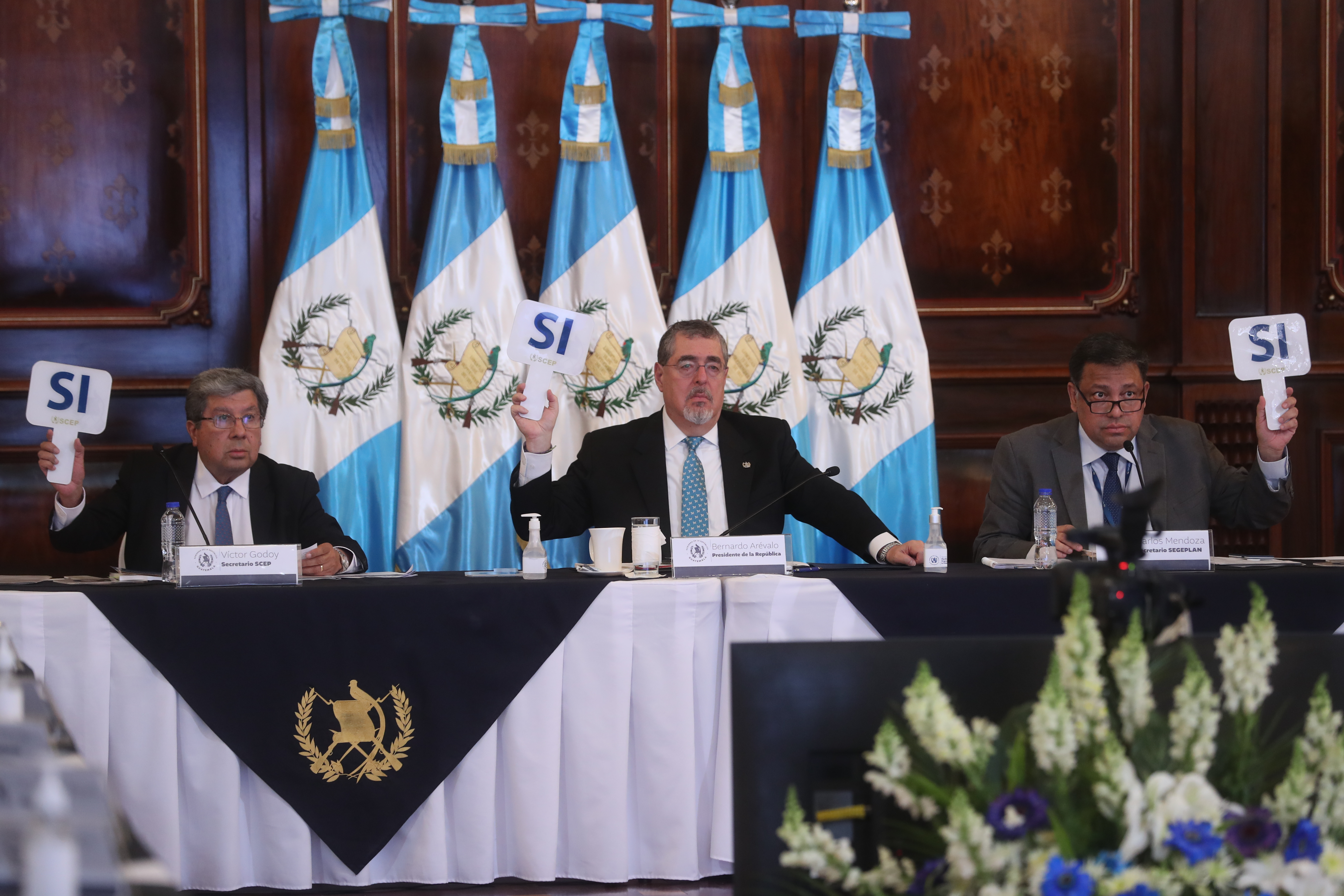 Victor Godoy, secretario SCEP, Bernardo Arevalo, presidente de la repblica, Carlos Mendoza, Segeplan participo en la reunin de Consejo Nacional de Desarrollo Urbano y Rural la reunin se llevo acabo en el palacio nacional de la cultura, participaron algunos ministros y alcaldes del pas. 

Fotografa Erick Avila                   27/02/2024