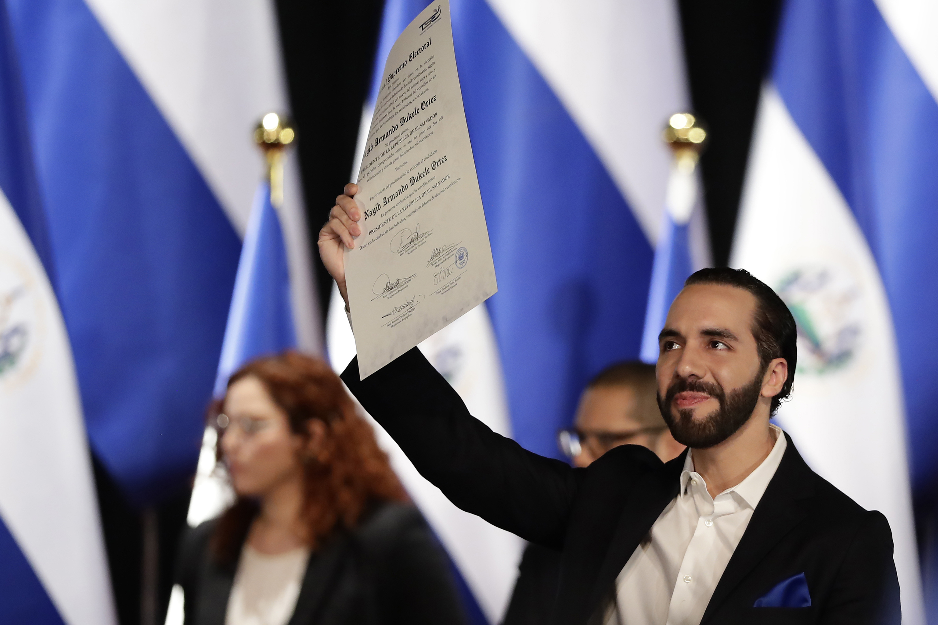 Nayib Bukele vuelve a ser presidente de El Salvador al recibir sus credenciales