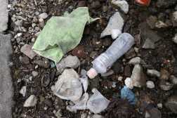 Visita a Panajachel, ubicado en el departamento de Sololá para conocer el programa de recolección y separación o clasificación de desechos que se generan a diario. Los recolectores tienen días específicos pasando de casa en casa para recoger papel, plástico, vidrio, desechos orgánicos e inorgánicos y material de destino final. Lo llevan a un área para hacer la clasificación e iniciar su proceso de reciclaje.
Se realizó un recorrido en el municipio de San Juan la Laguna, donde se evidencia presencia de basura en sus alrededores.

Fotografía Prensa Libre: María Reneé Barrientos Gaytan. 07-02-2024.