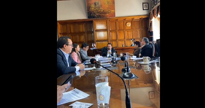 El comité cívico Sacándole Brillo a Xela asegura que continuará con las transmisiones de las sesiones de concejo a pesar de las acciones legales que ha emprendido el alcalde Juan López. (Foto Prensa Libre: captura de pantalla SBX).
