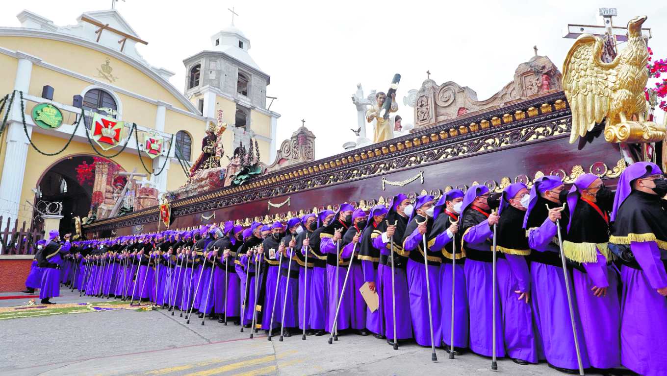 Jesús de los Milagros en su procesión de Domingo de Ramos del Santuario de San José, recorre las calles del Centro Histórico.