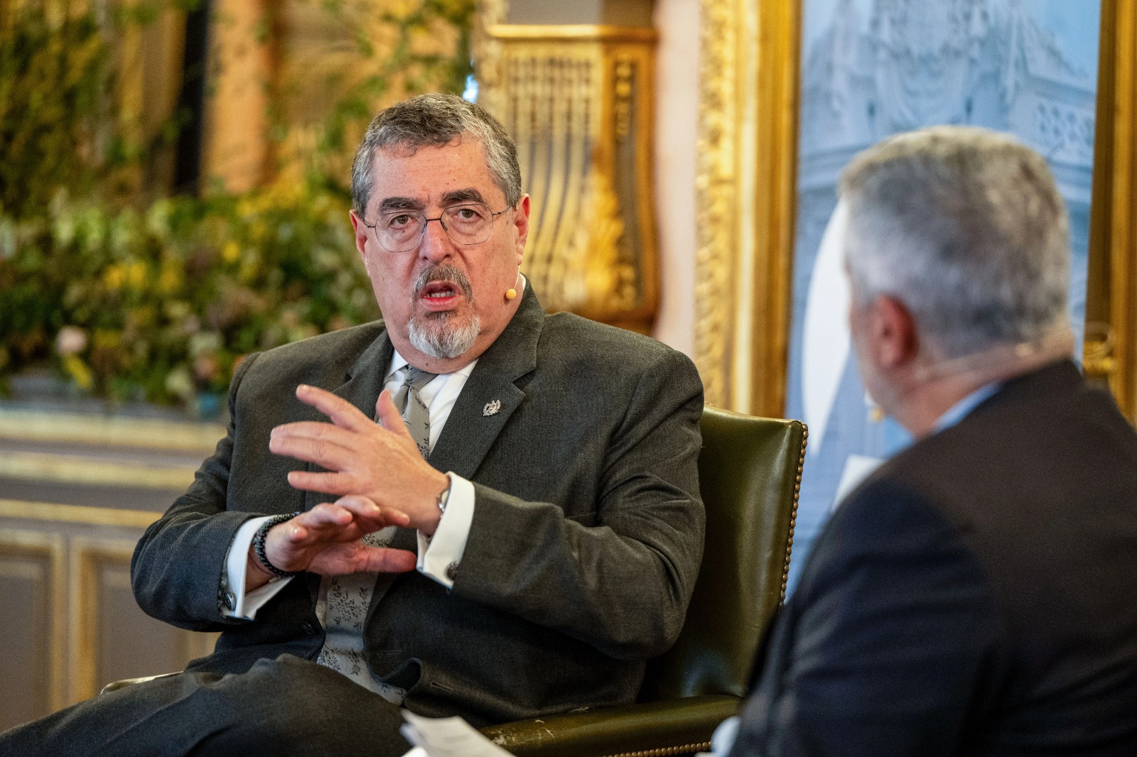 El presidente Arévalo en entrevista este viernes en Casa de América en Madrid. (Foto Prensa Libre: EFE)