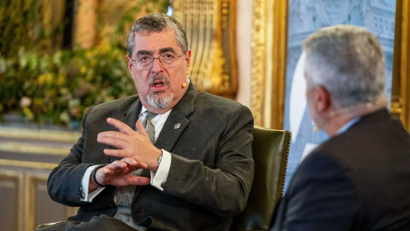 El presidente Arévalo en entrevista este viernes en Casa de América en Madrid. (Foto Prensa Libre: EFE)
