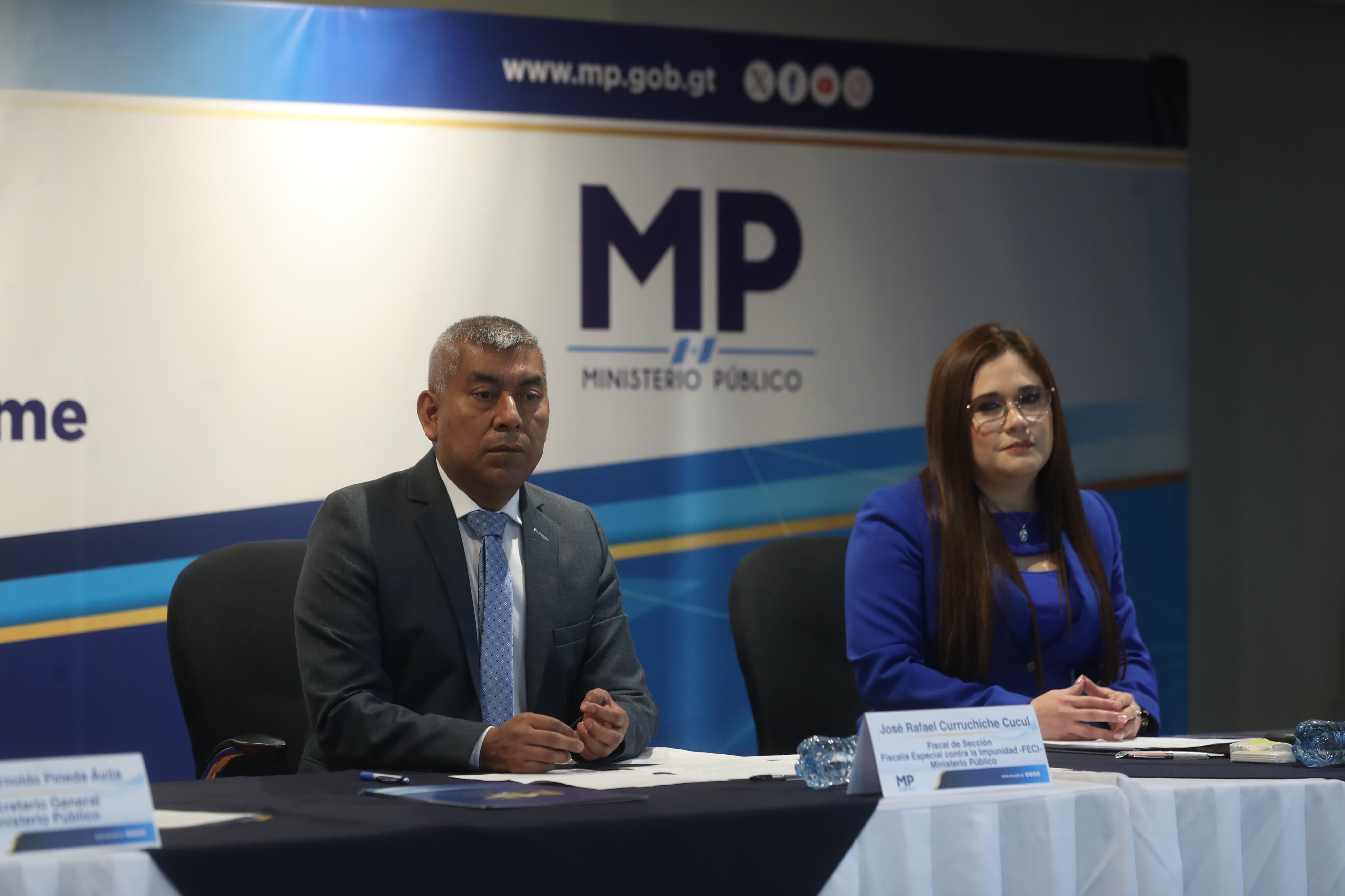 Rafael Curruchiche, jefe de la Feci, y La fiscal Leonor Morales. (Foto Prensa Libre: Érick Ávila)