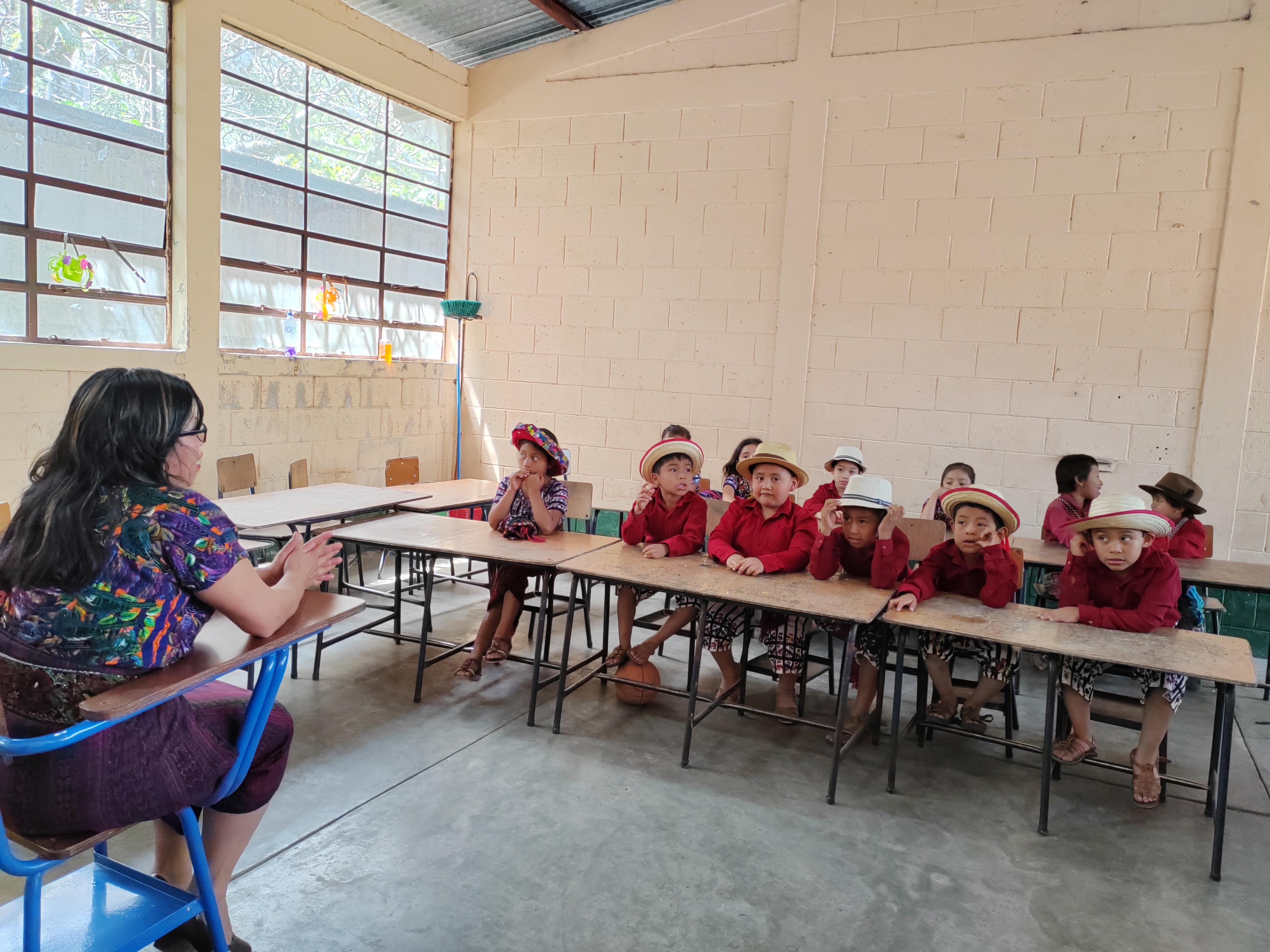 En la aldea Cerro de Oro, Santiago Atitlán, Sololá, las clases se dictan en tz'utujil por orden judicial. (Foto Prensa Libre Ana Lucía Ola)