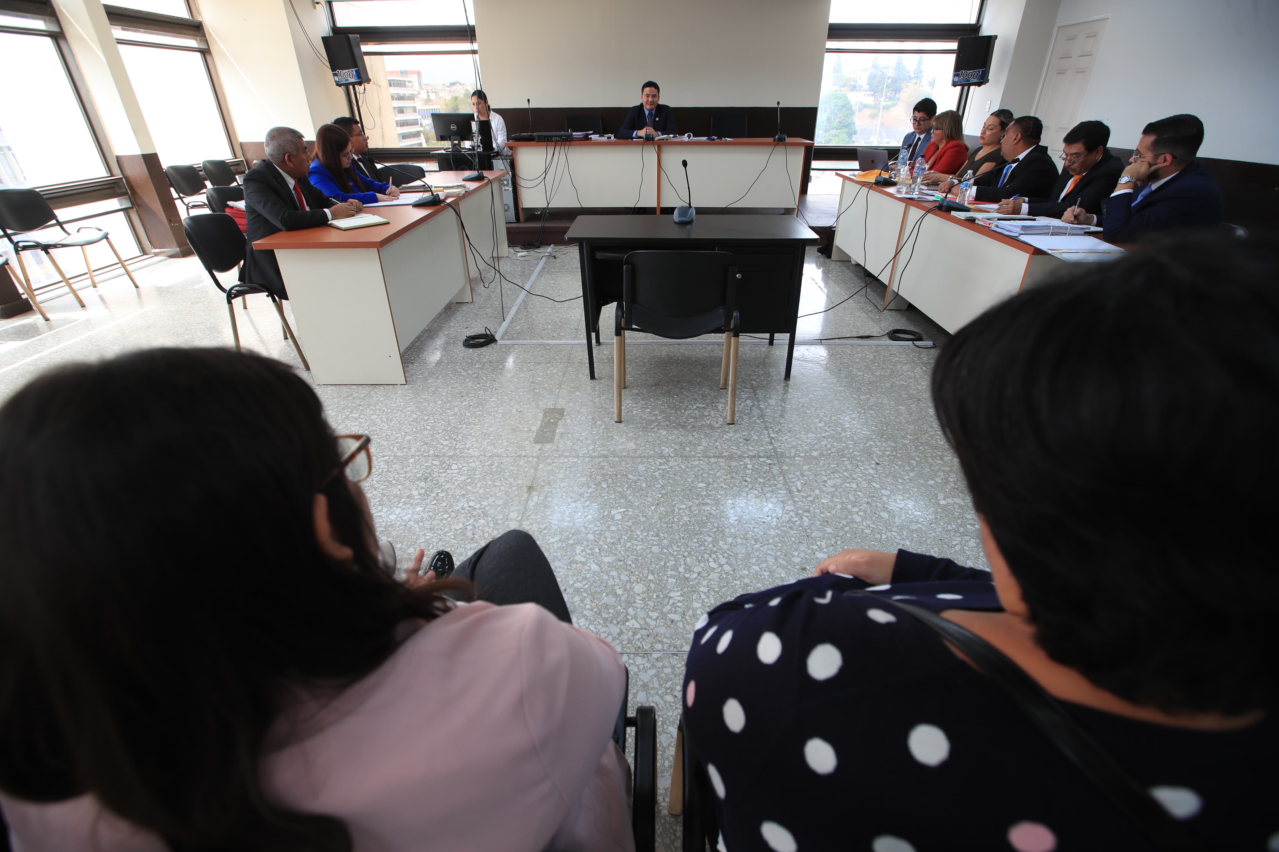 Audiencia en la que el juez Fredy Orellana ordena a la Feci investigar a la presidenta del TSE, Blanca Alfaro. (Foto Prensa Libre: Carlos Hernández)