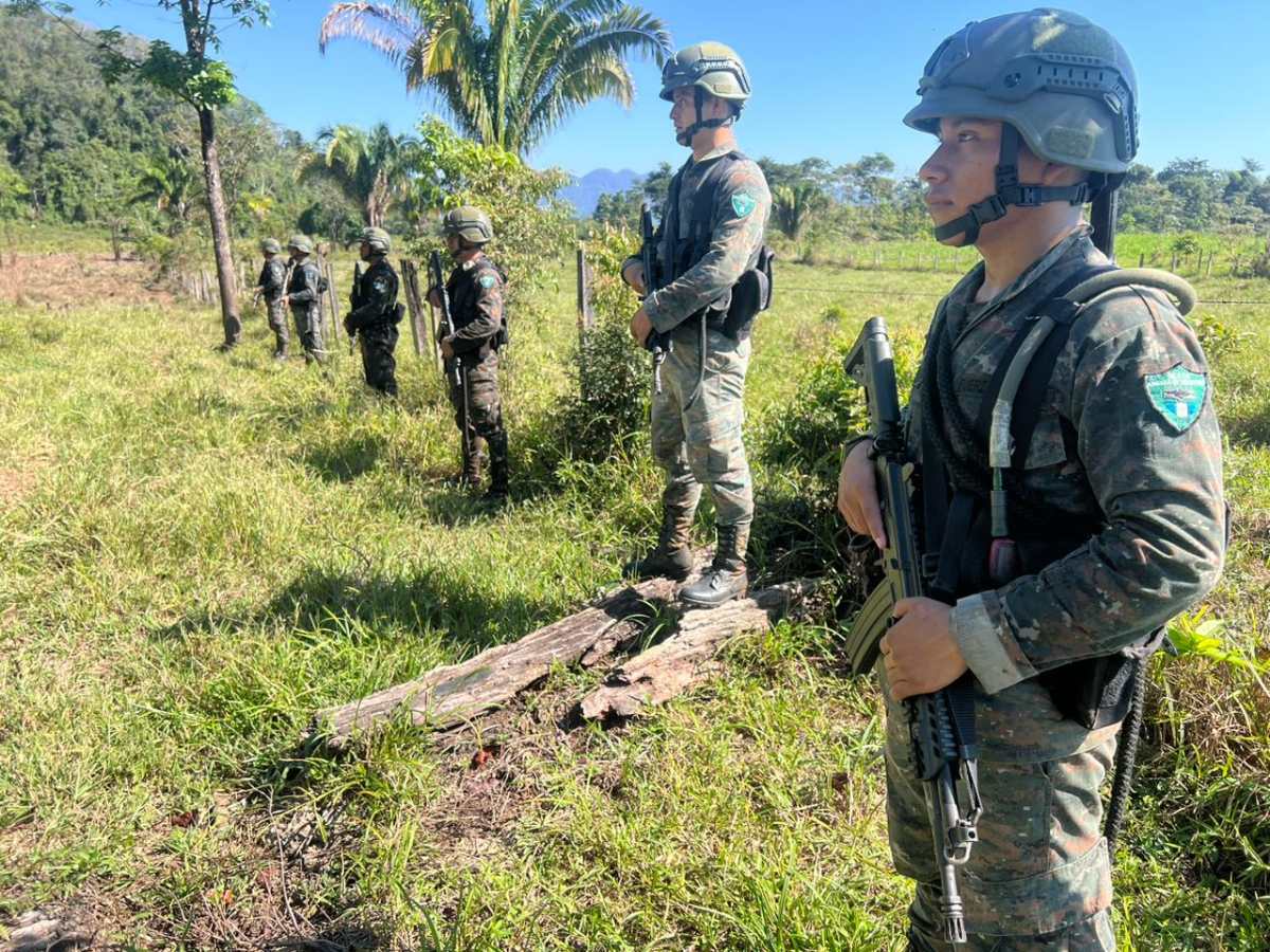 Soldados del Ejército de Guatemala en los operativos en la zona fronteriza con México. (Foto Prensa Libre: Ejército de Guatemala). 
