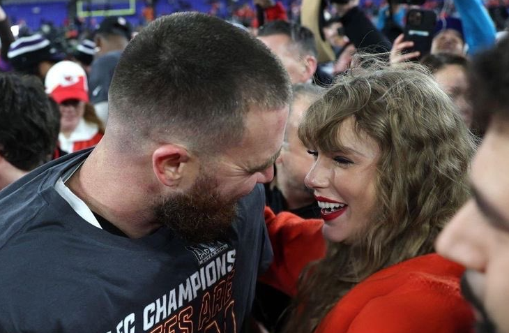 Travis Kelce ha recibido la visita de su novia Taylor Swift durante algunos de los partidos de los Chiefs en la NFL; esta noche no será la excepción. (Foto Prensa Libre: Redes Sociales)