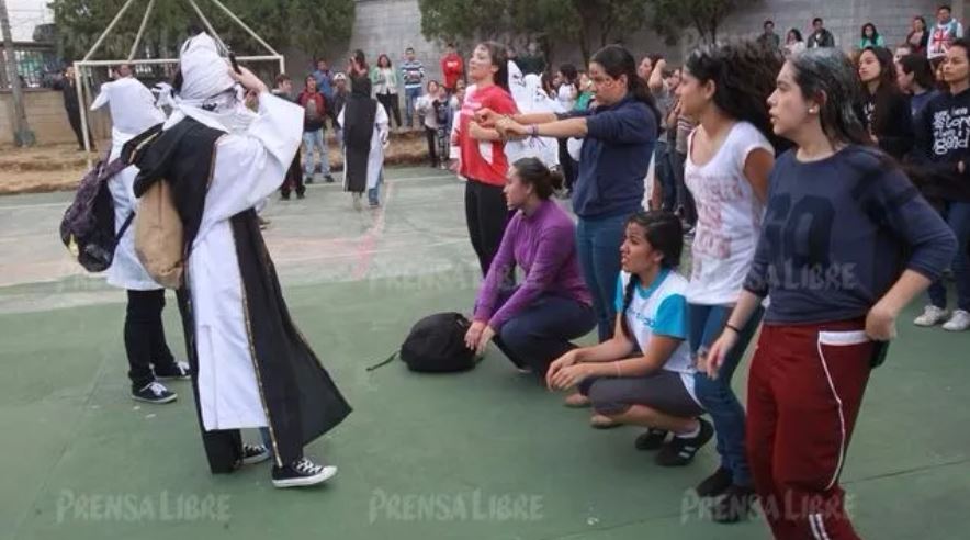 La Universidad de San Carlos prohibió los bautizos en sus sedes. y otras acciones luego de reformar un reglamento. (Foto Prensa Libre: Hemeroteca PL)
