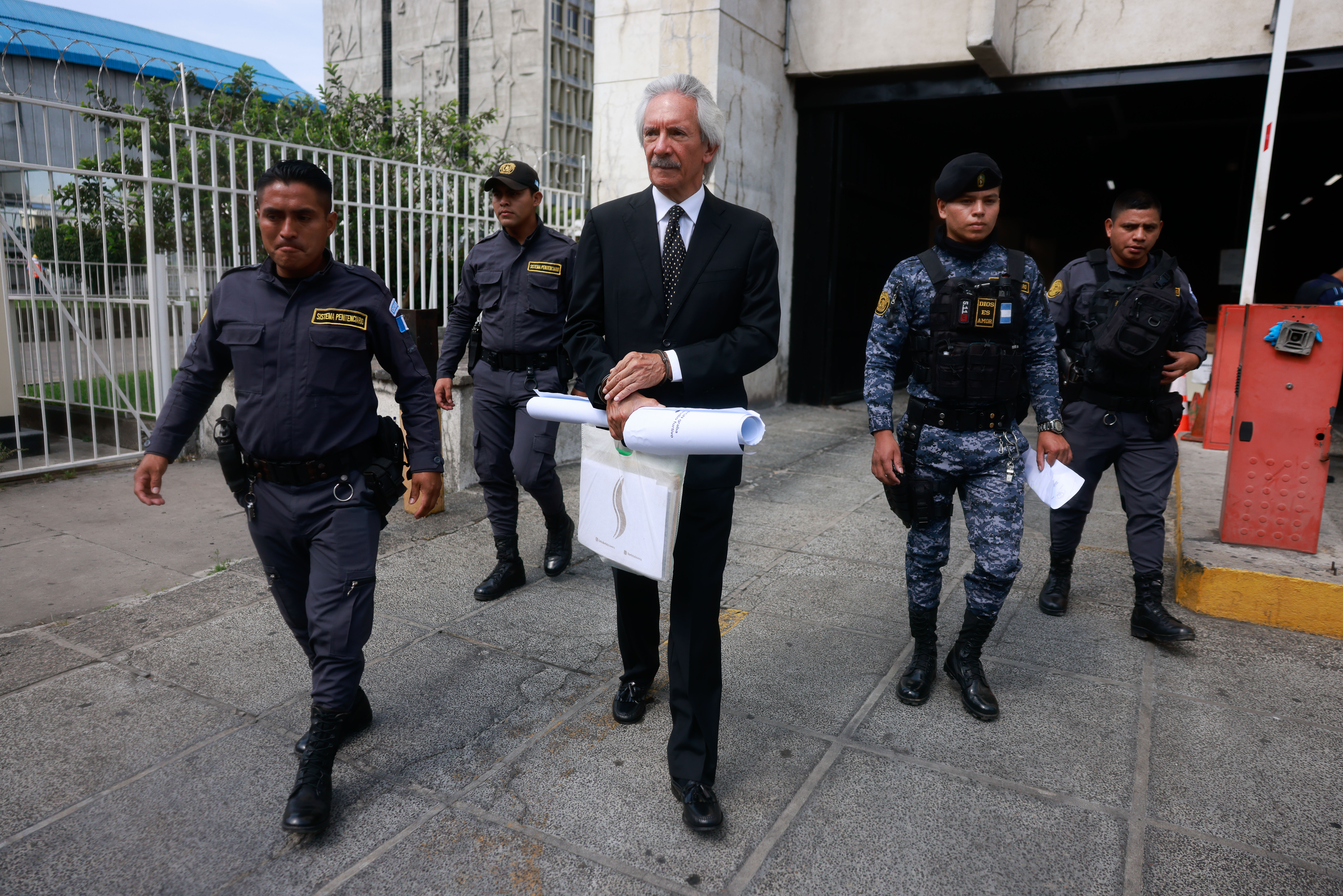 Audiencia contra el periodista Zamora Marroquín se suspende de nuevo en Guatemala