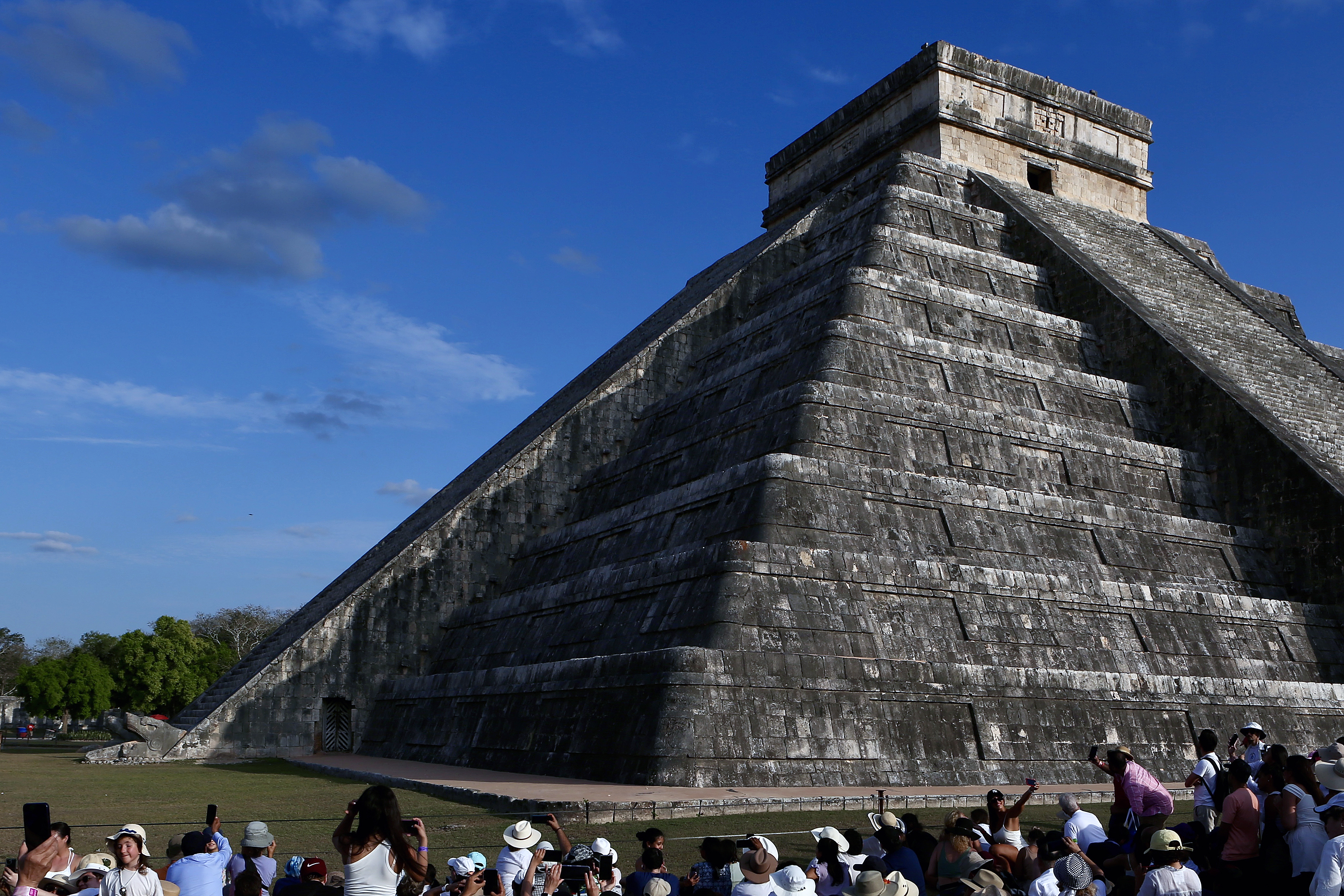 Foto de archivo de la pirámide Kukulcán en el sitio arqueológico Chichen Itza, durante el fenómeno de luz y sombra. (Foto Prensa Libre: EFE/Lorenzo Hernández)