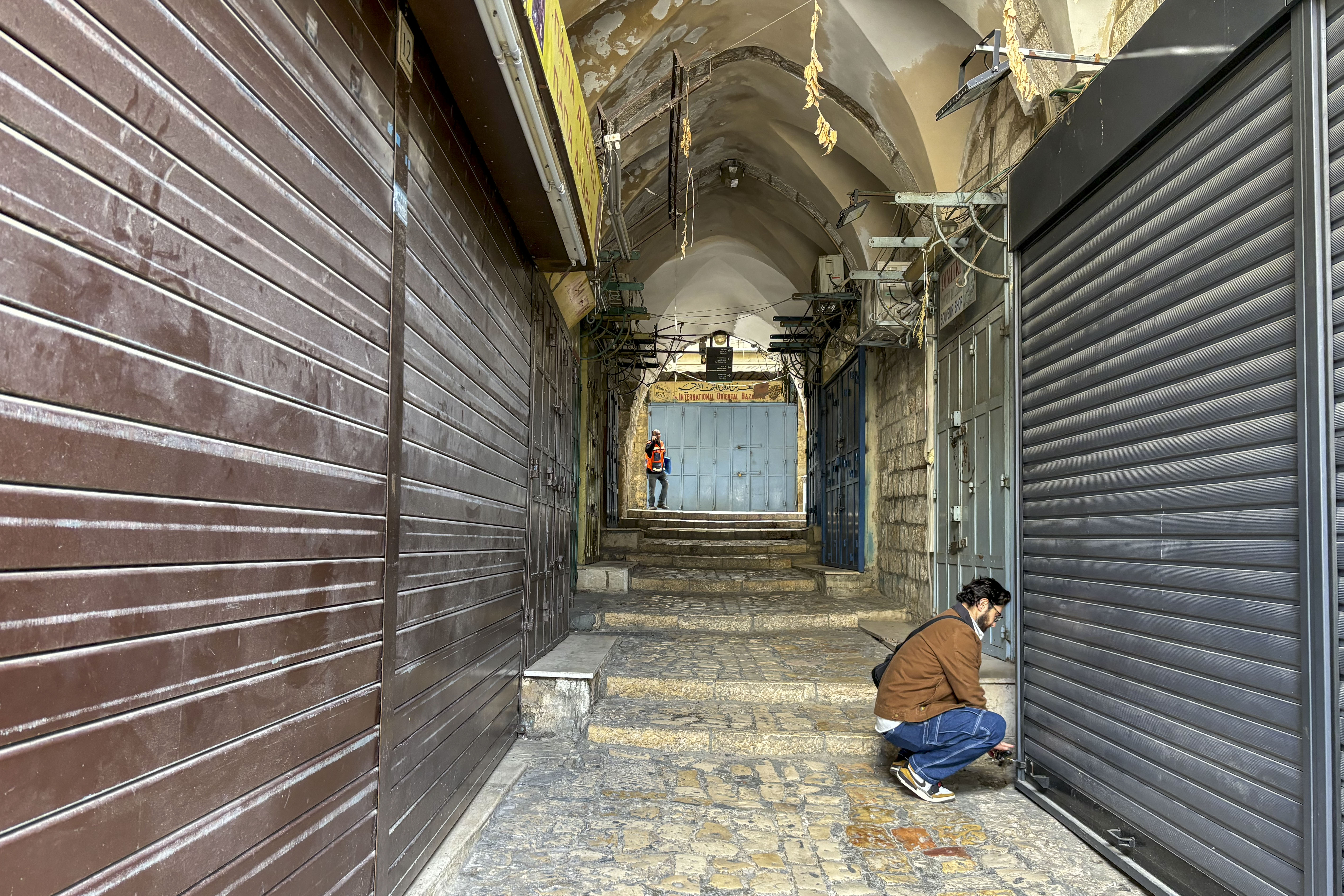 Es Semana Santa y la Ciudad Vieja de Jerusalén está prácticamente vacía por el impacto de la guerra en la Franja de Gaza. (Foto Prensa Libre: AFP)