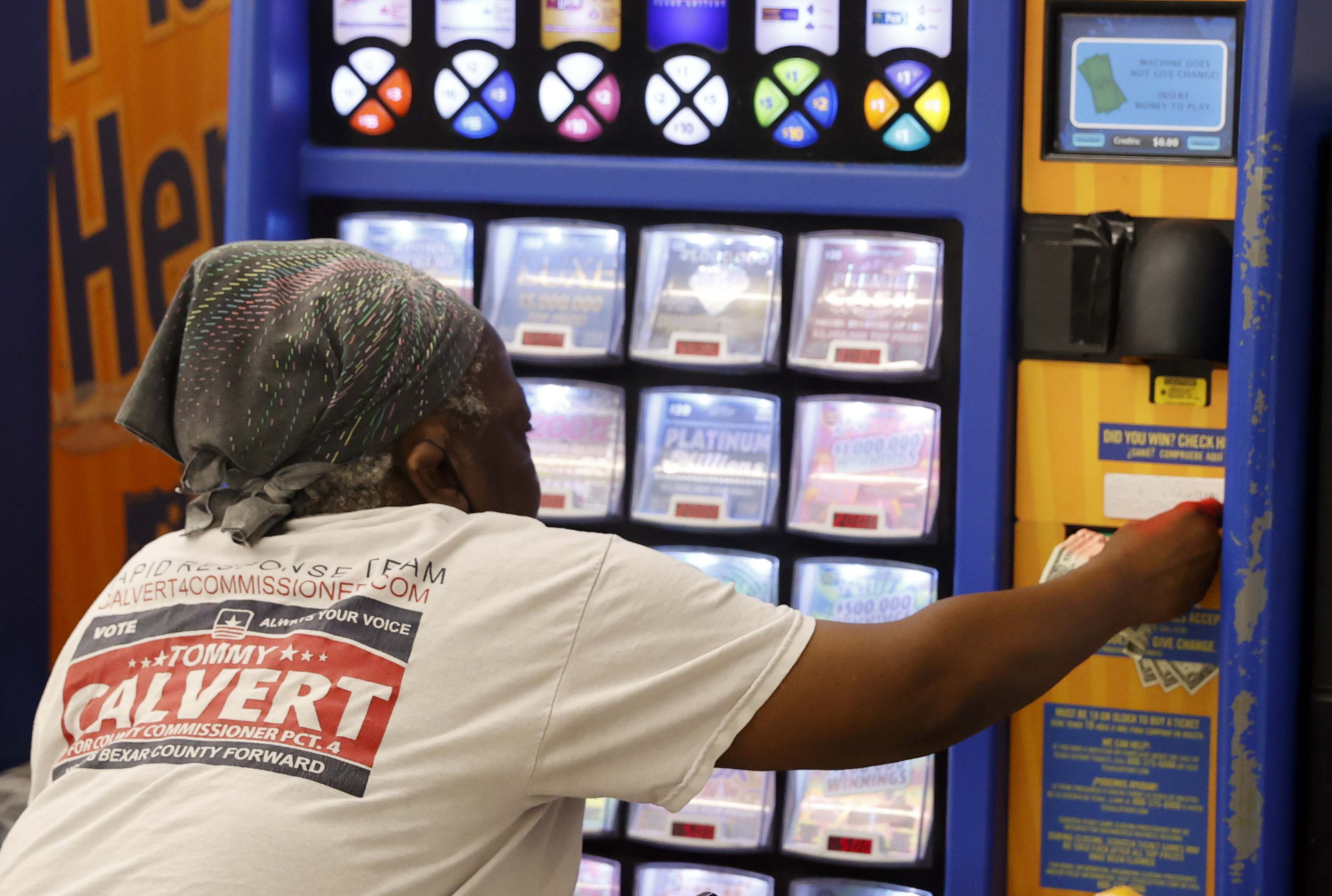 Pensó que había ganado solamente US$4: la historia del nuevo millonario de Powerball