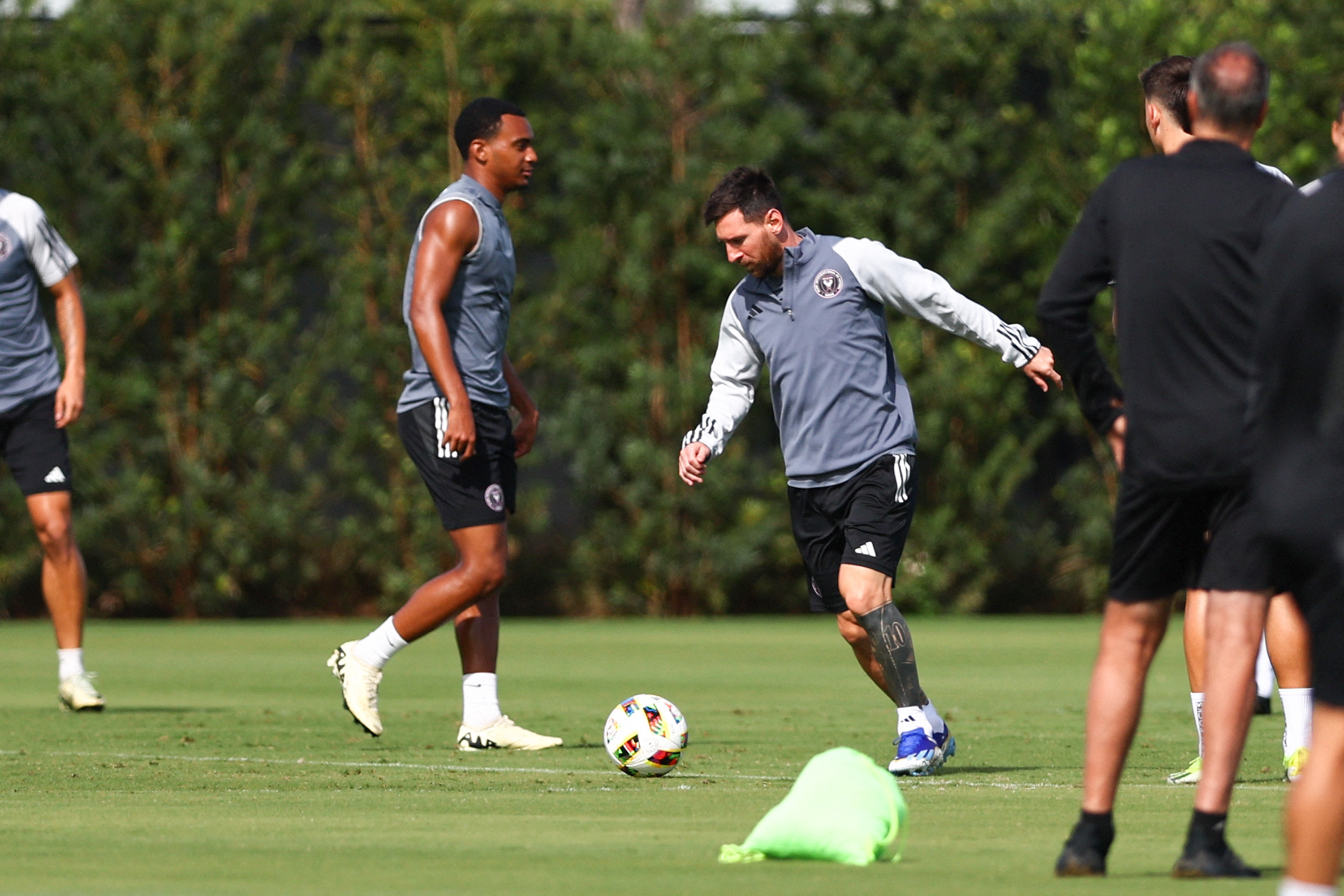 Lionel Messi #10, del Inter Miami CF, durante el entrenamiento en el Centro ubicado en Fort Lauderdale, Florida.   (Foto Prensa Libre: AFP).
