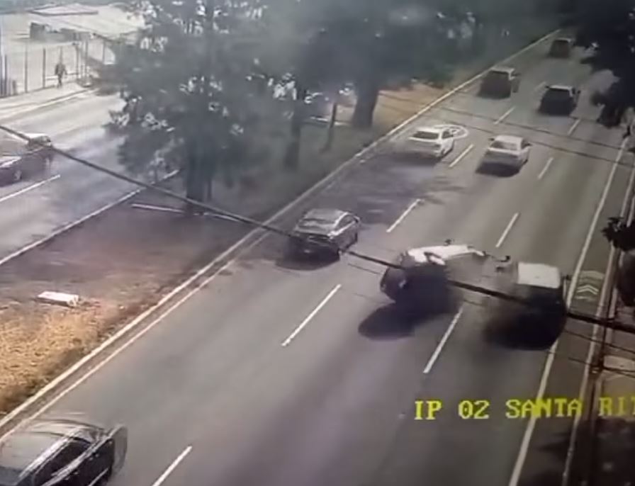 Video del momento del accidente de tránsito en la calzada Roosevelt