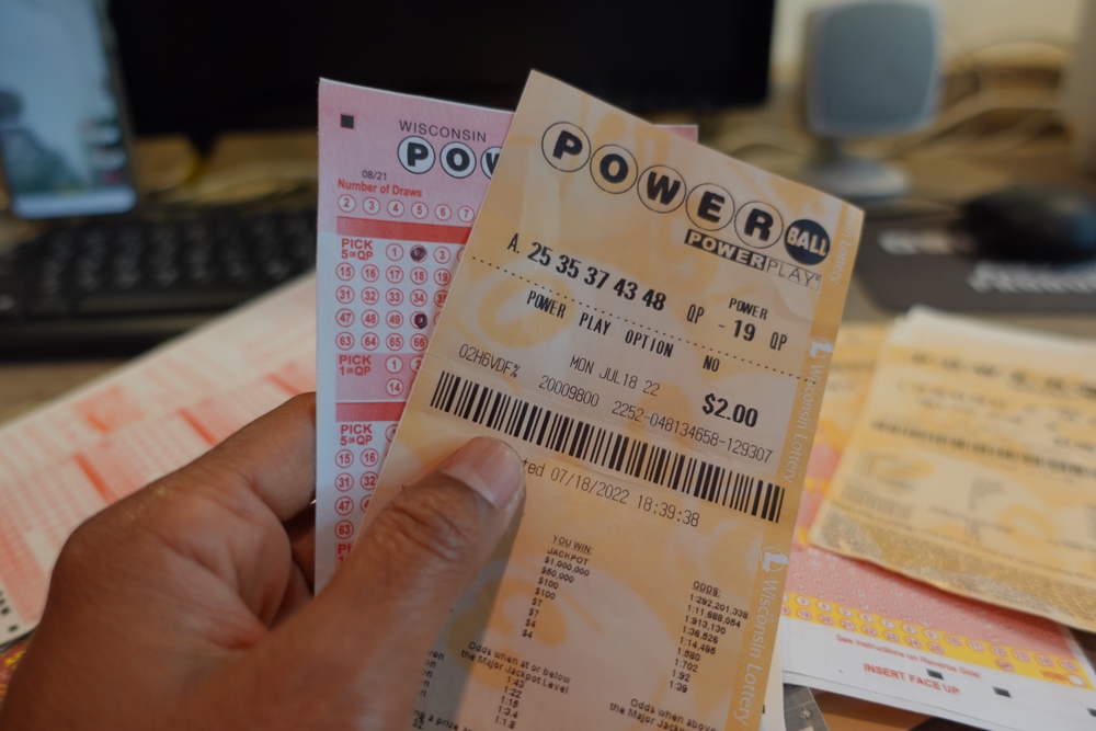 Quién es la latina que ganó el premio de US$1,080 millones en la lotería Powerball en Estados Unidos