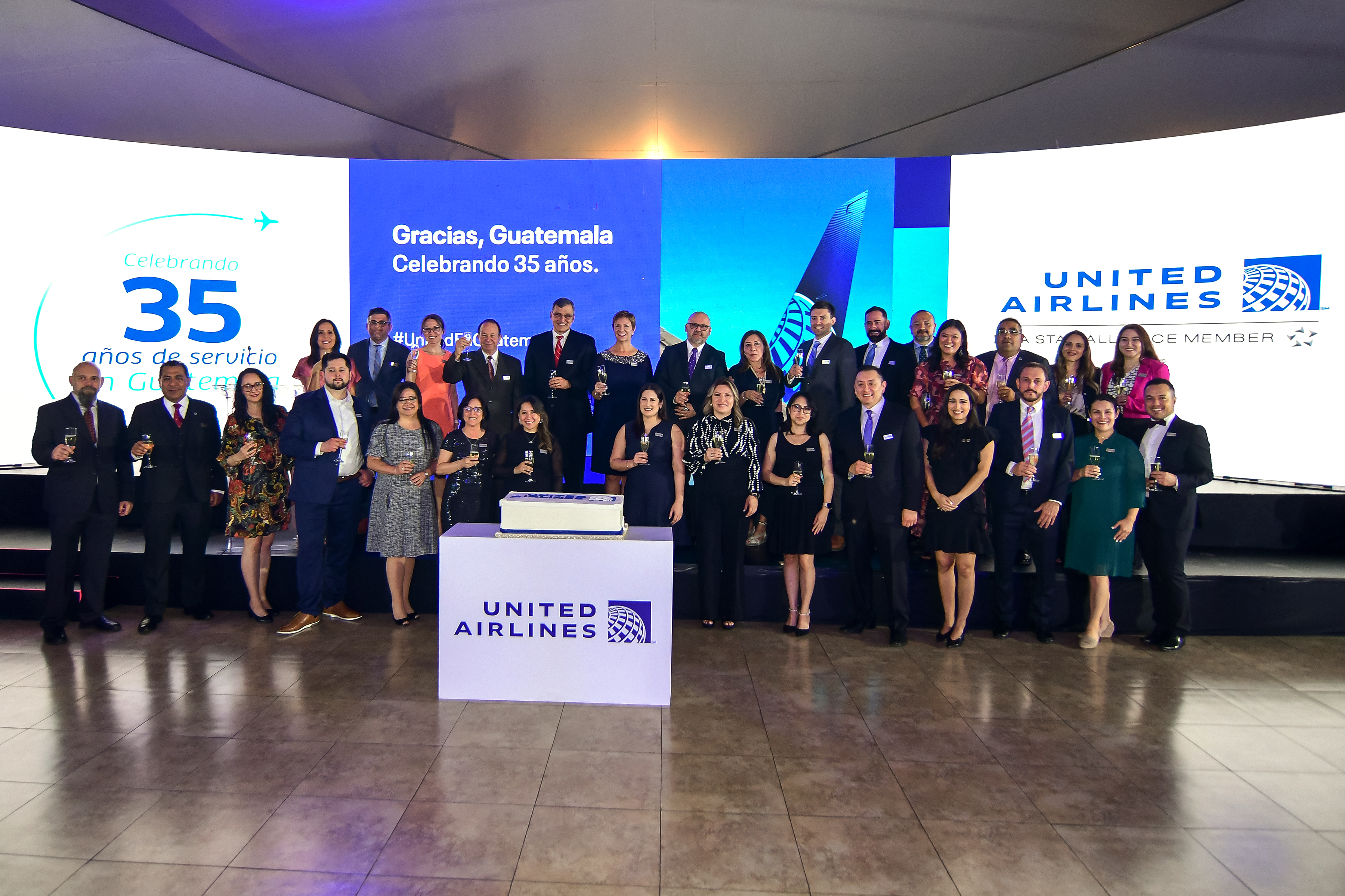Millones de historias en 35 años de servicios en el país
