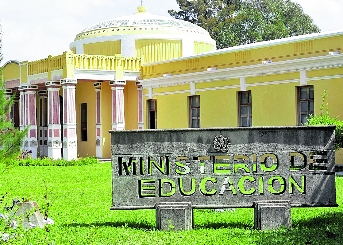 Mineduc fija aporte económico para gastos funerarios de estudiantes