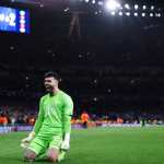 David Raya, portero español del Arsenal, celebra la clasificación a cuartos de final de la Champions League.