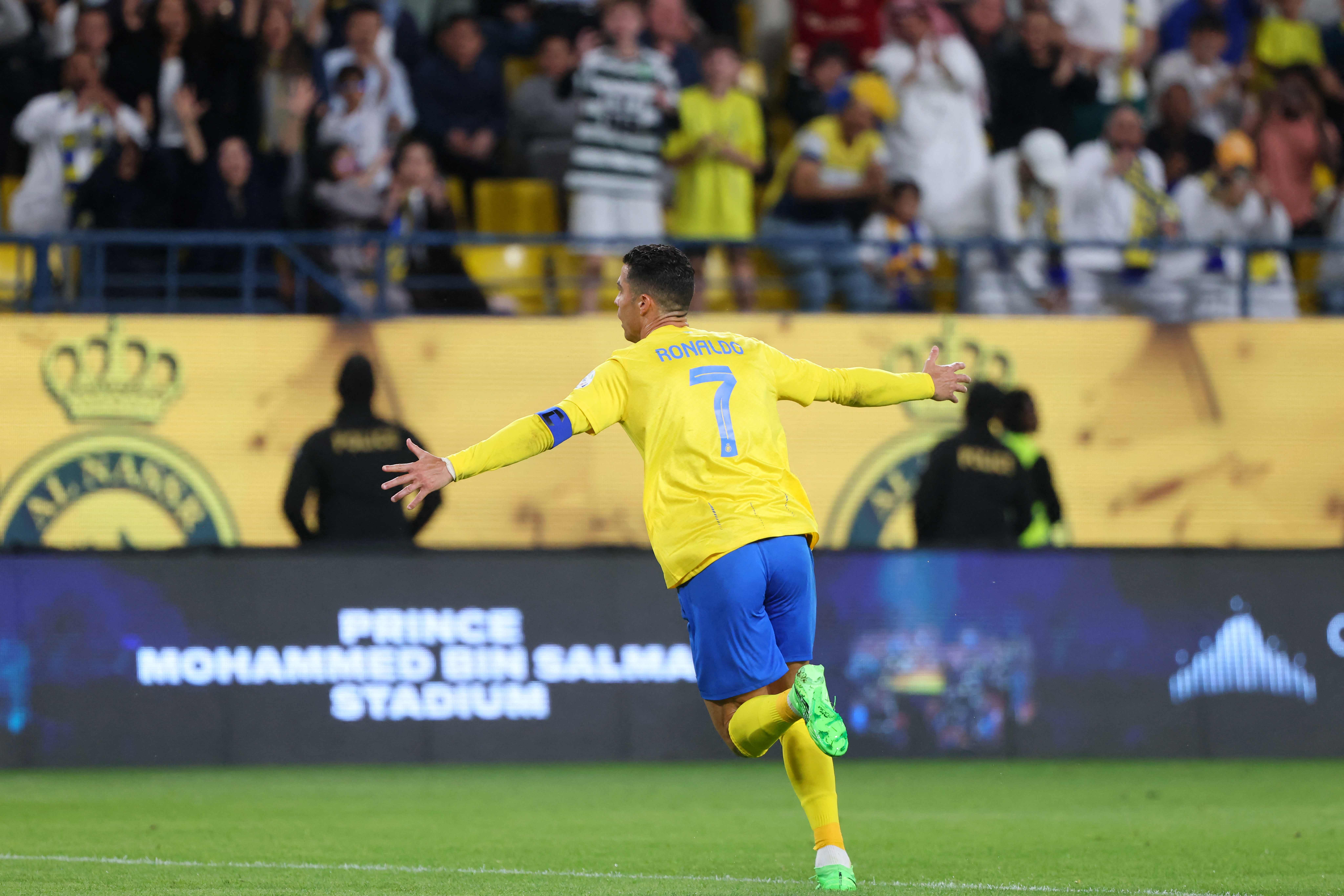 Cristiano Ronaldo anotó tres goles en la victoria 8-0 del Al Nassr.