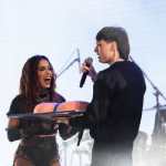 Anitta y Peso Pluma se dan un tierno beso en un concierto en Monterrey