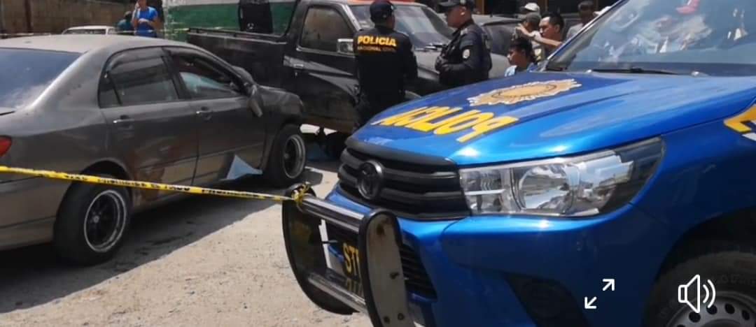 Socorristas informan que una persona murió y otra resultó herida en un ataque armado en Santa Rosa. (Foto Prensa Libre: Bomberos Voluntarios)