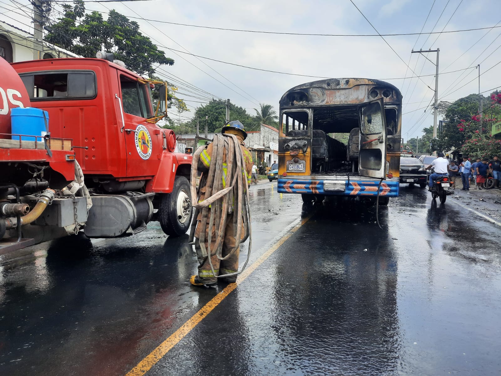 Ataque a bus incendiado en Escuintla