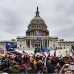 El día del ataque al Capitolio es uno de los más oscuros para la democracia de EE. UU. (Foto Prensa Libre: AFP)