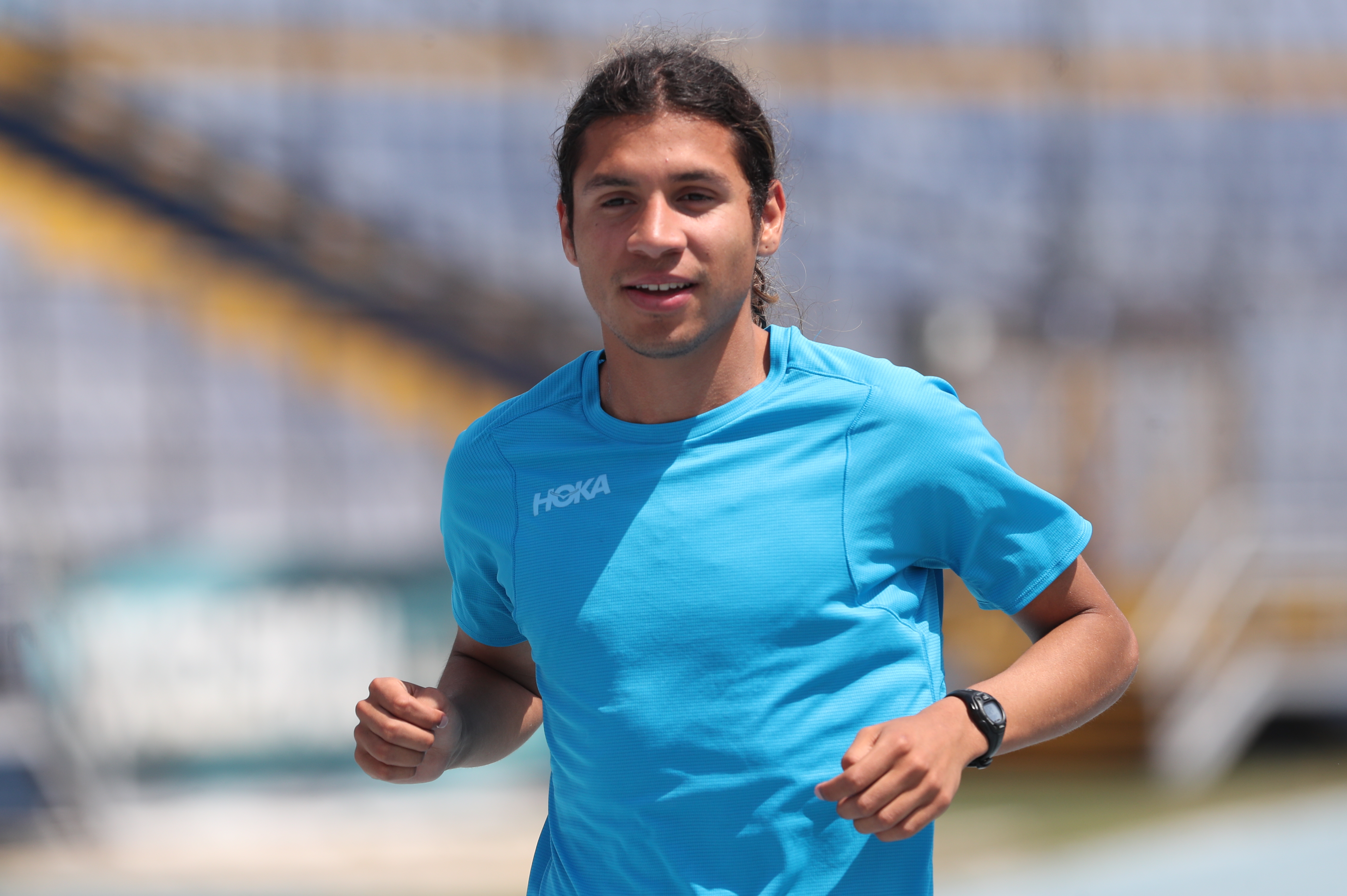 Luis Grijalva, el atleta guatemalteco, quien se encuentra clasificado a los Juegos Olímpicos de París 2024 en el estadio Nacional Doroteo Guamuch Flores.