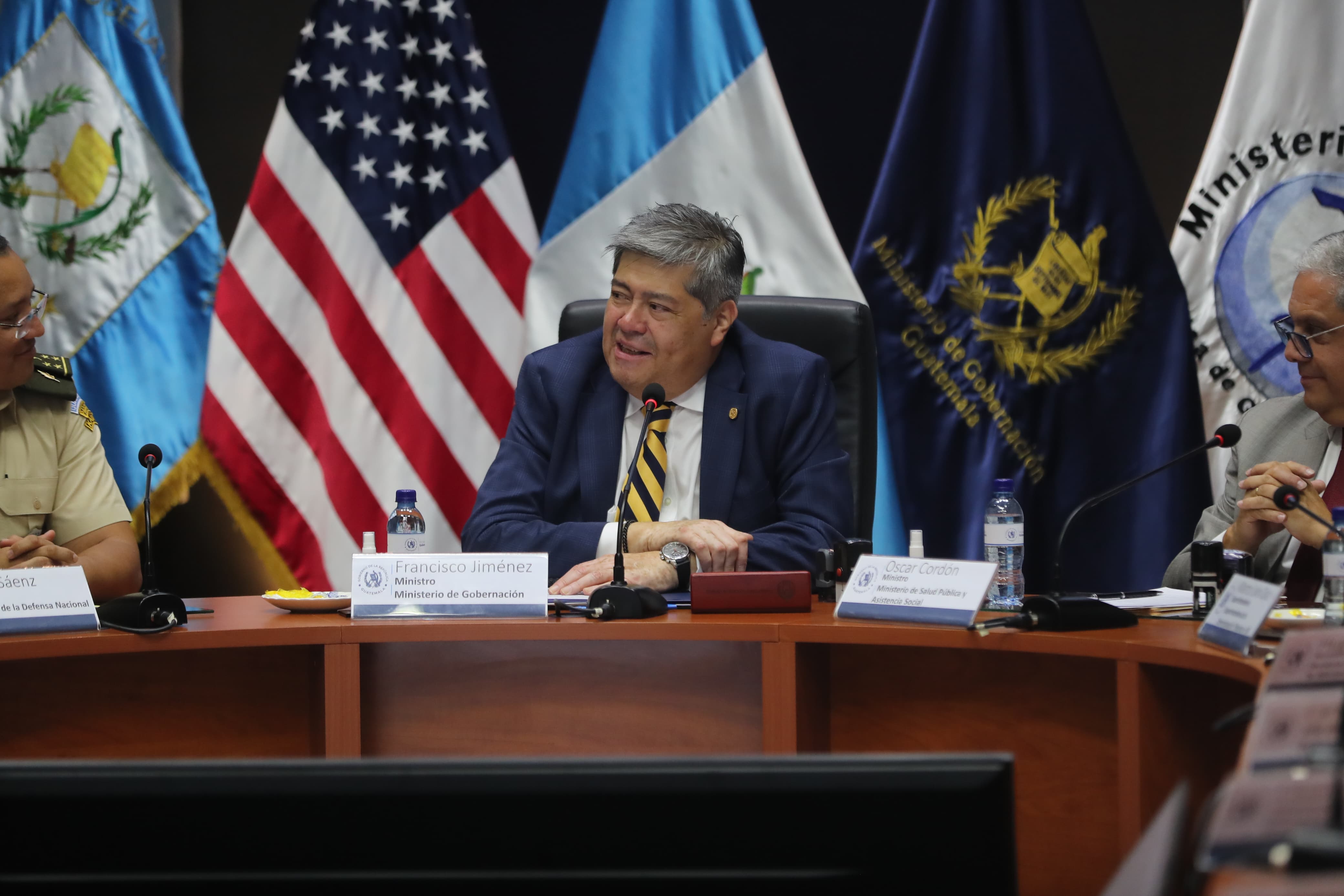 Verificamos por usted: por qué el ministro de Gobernación necesitó ayuda de su equipo de seguridad