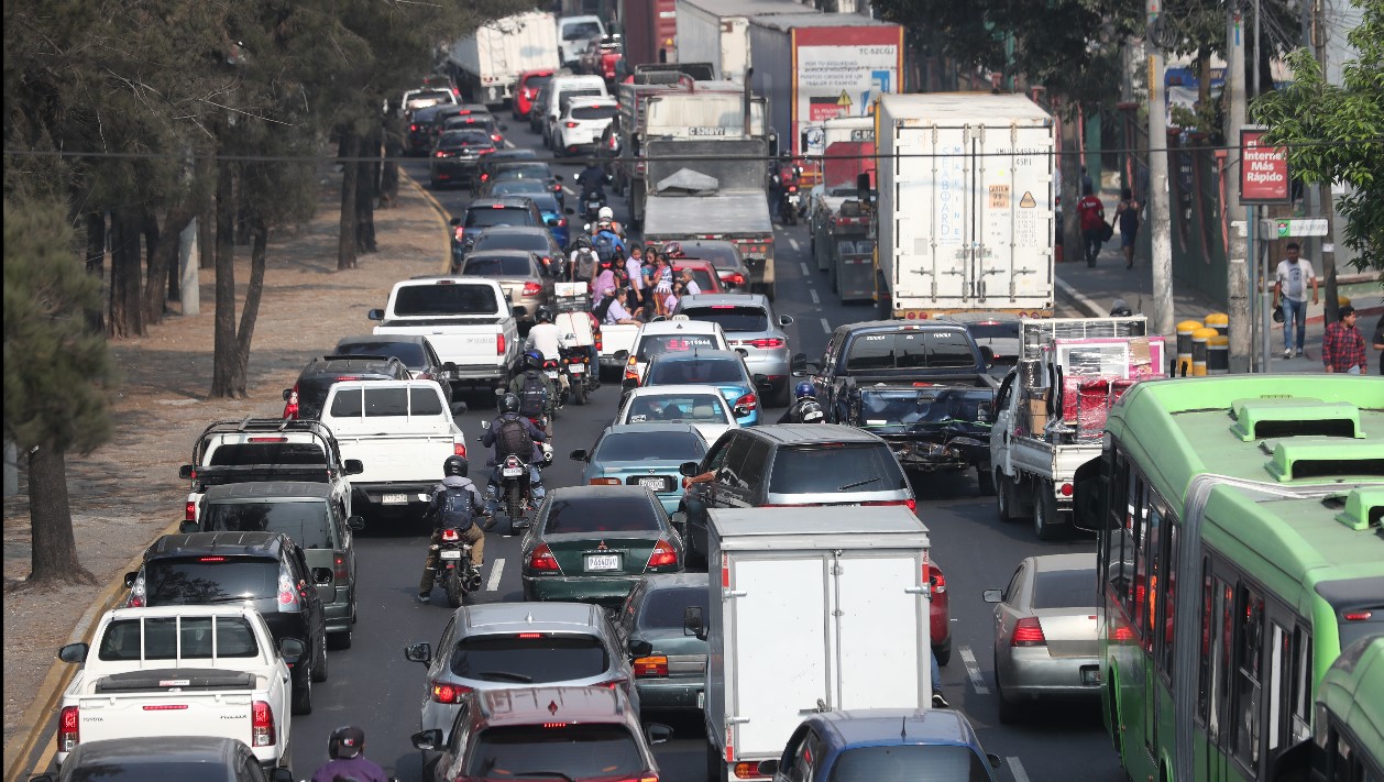 El mayor movimiento migratorio por el territorio guatemalteco se efectúa por tierra. (Foto Prensa Libre: Érick Ávila)