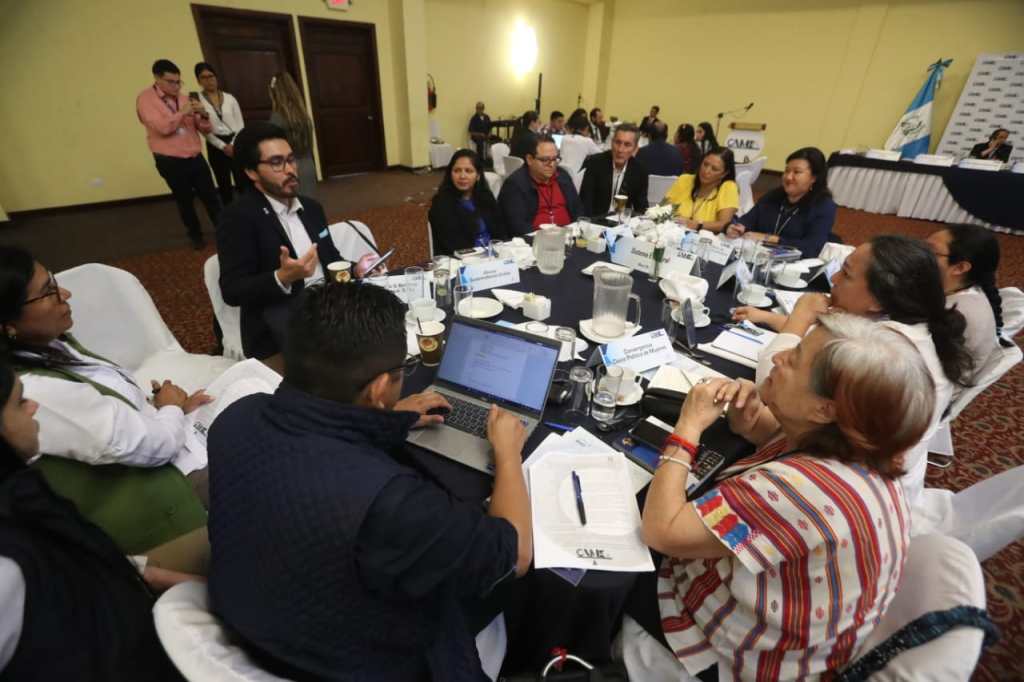 Roberto Villate participa de las discusiones sobre eventuales reformas a la Ley Electoral, como asesor del TSE. (Foto Prensa Libre: Juan Diego González)
