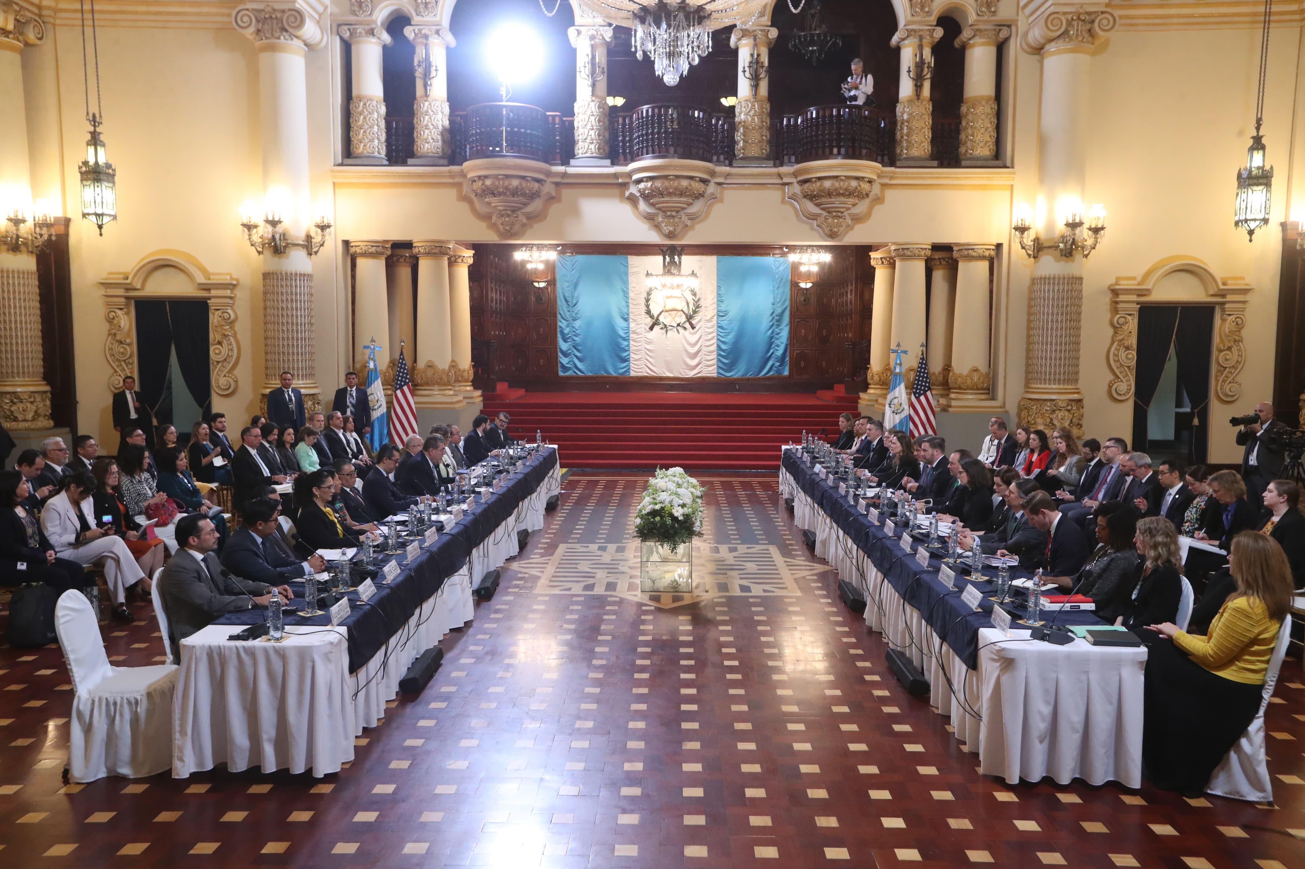 Un diálogo de alto nivel tuvo lugar en el Palacio de la Cultura el pasado lunes. (Foto Prensa Libre: Esbin García)