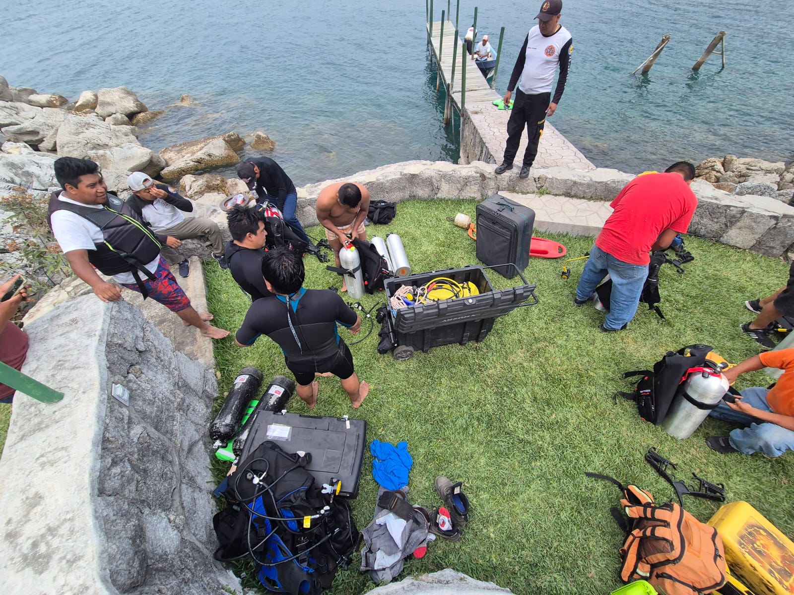 Dos hombres mueren ahogados en lago de Atitlán; uno de ellos salvó a su papá