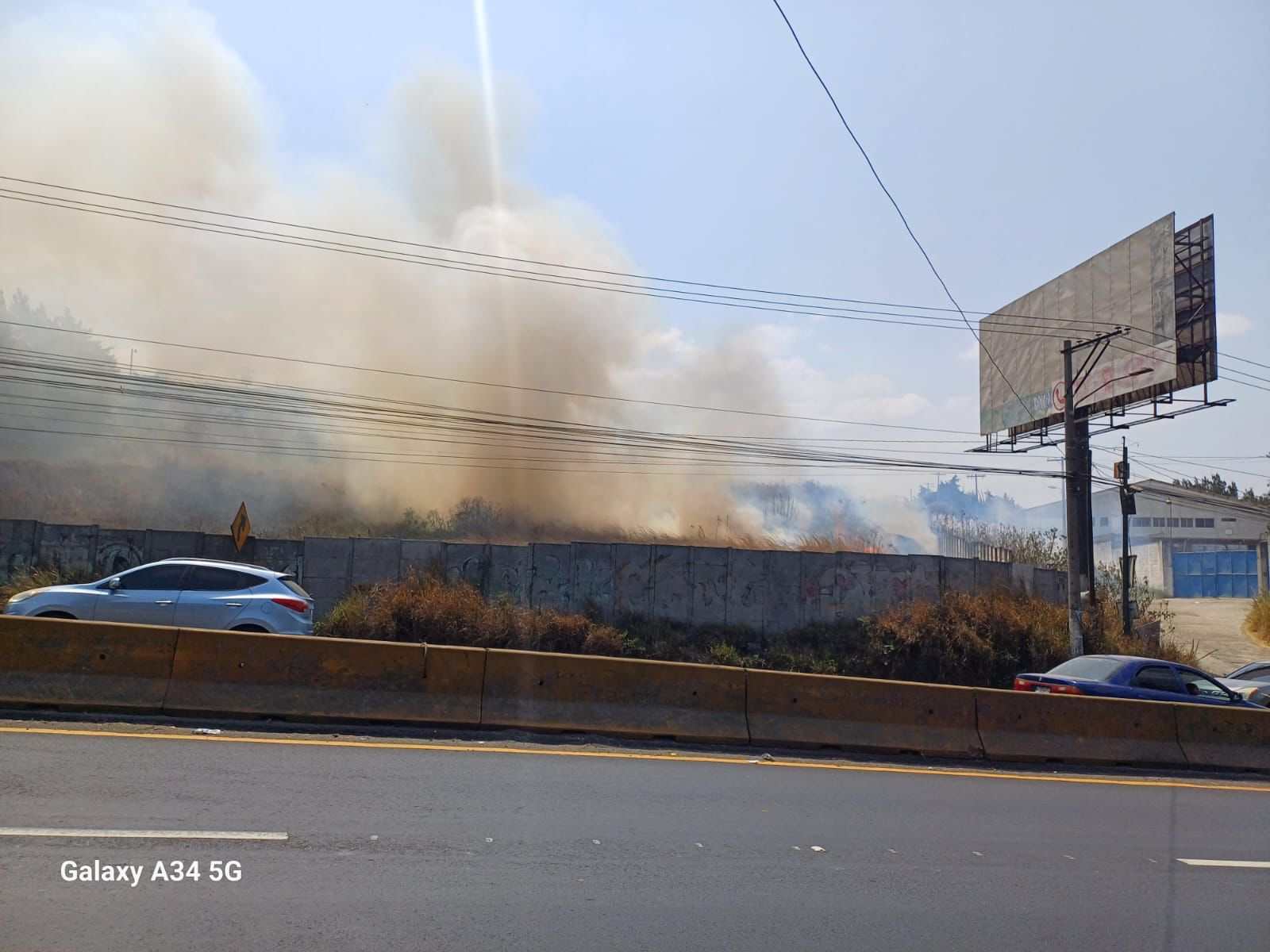 Se registra incendio forestal en Villa Nueva