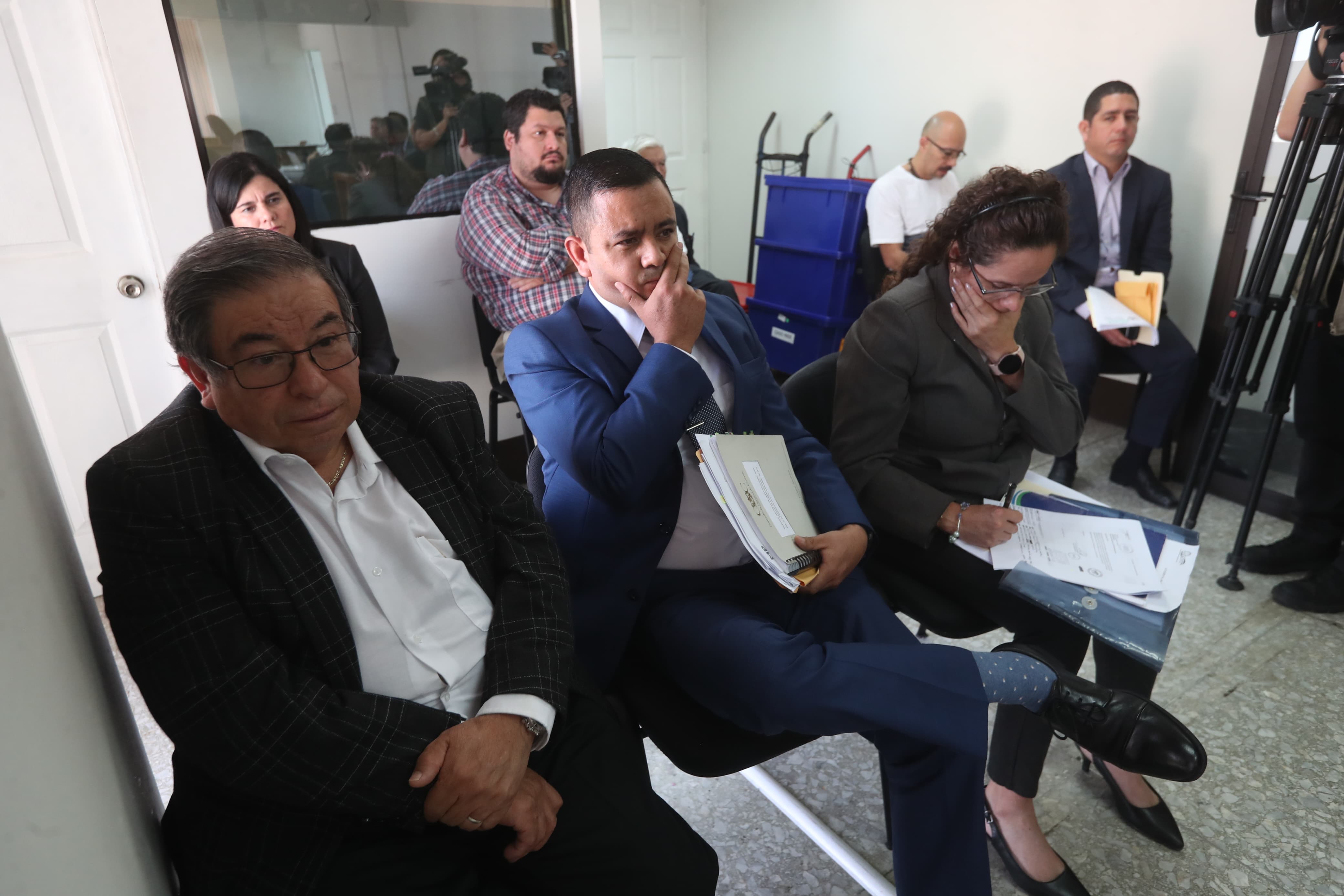 Exfuncionarios del INDE enfrentan juicio acusados de fraude