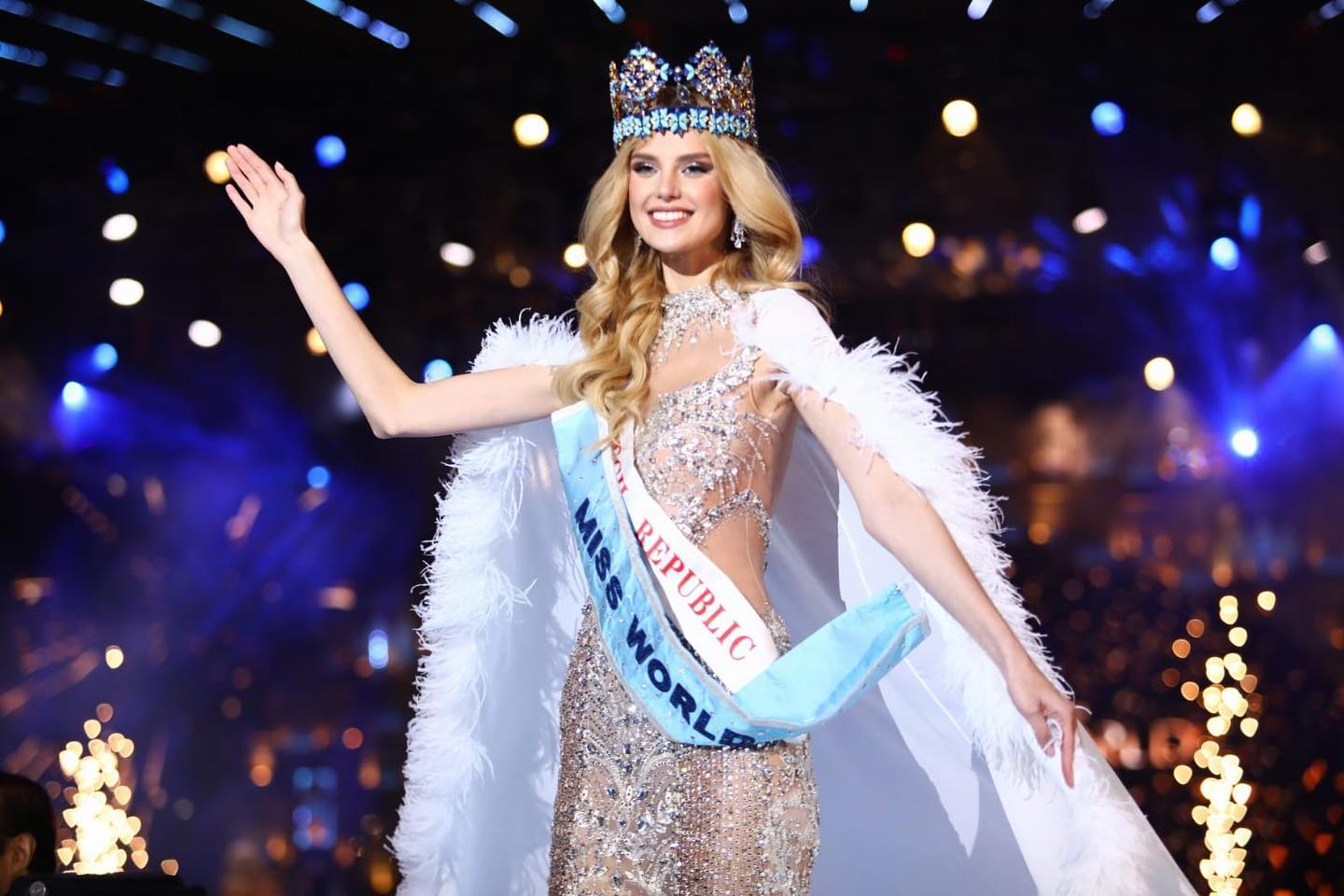 a checa Krystyna Pyszková es coronada Miss Mundo 2024 en el certamen de la India.  (Foto Prensa Libre: instagram.com/missworld)