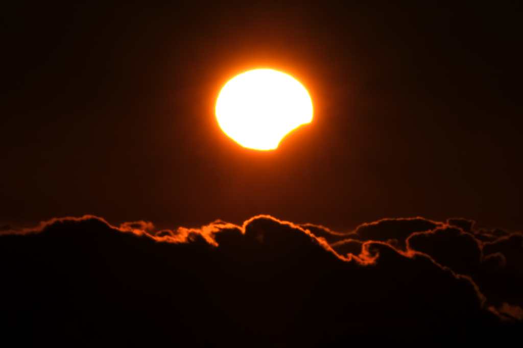 Eclipse solar observado desde Tenerife en España. (Foto Prensa Libre: EFE)