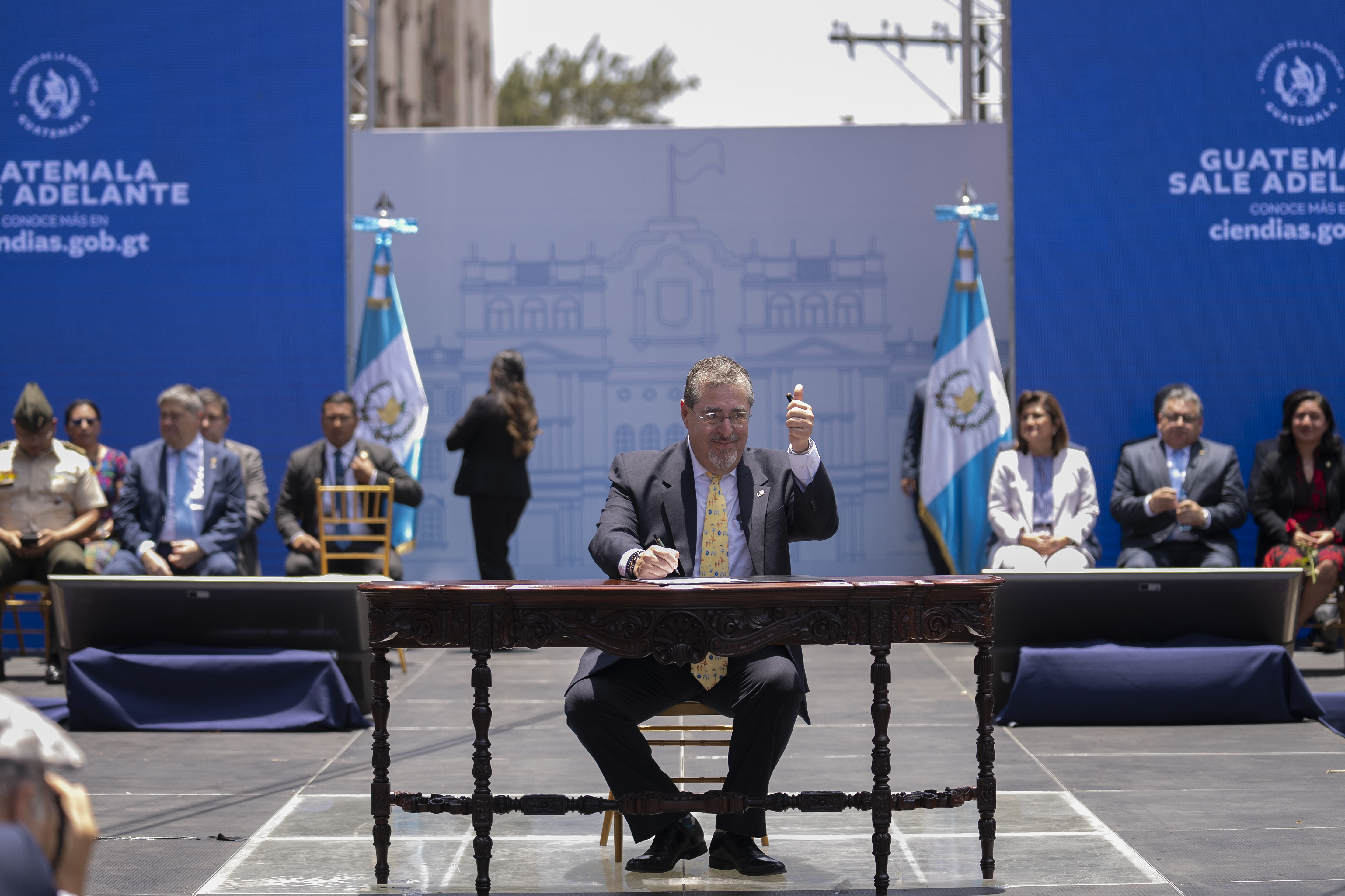 El presidente Bernardo Arévalo decidió rendir un informe por sus 100 días en el poder, en el Paseo La Sexta. (Foto Prensa Libre: EFE)