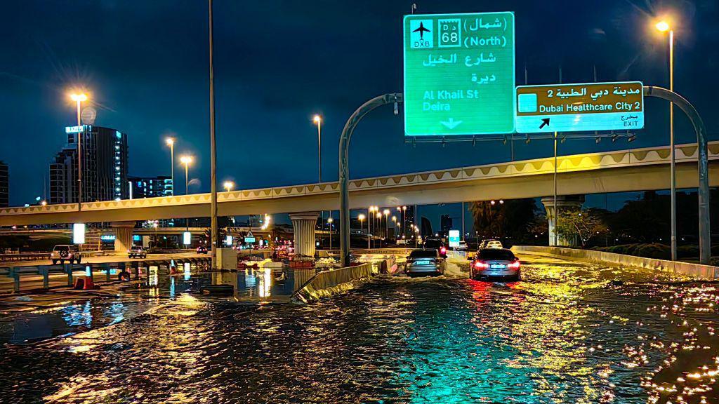Emiratos Árabes Unidos registró las mayores precipitaciones en 75 años.