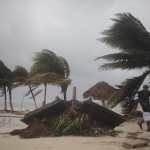 Imagen de archivo de los fuertes vientos debido al paso de un huracán, en Campeche, México. 

(Foto Prensa Libre: EFE)