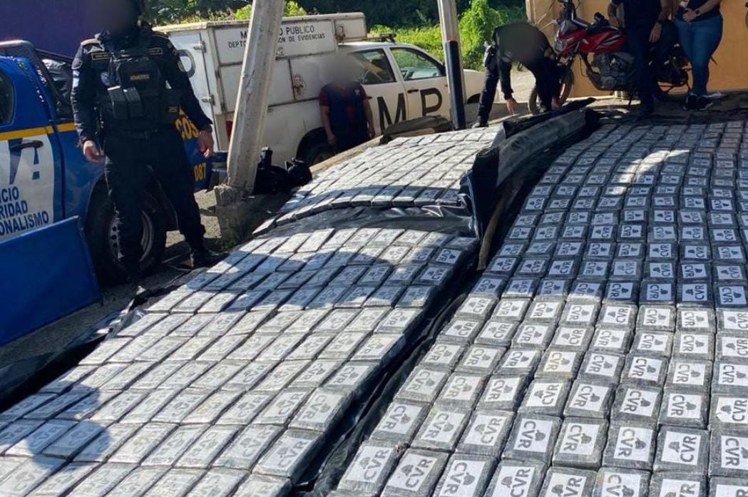 Decomisan en Izabal 700 paquetes de cocaína valorados en más de Q84 millones